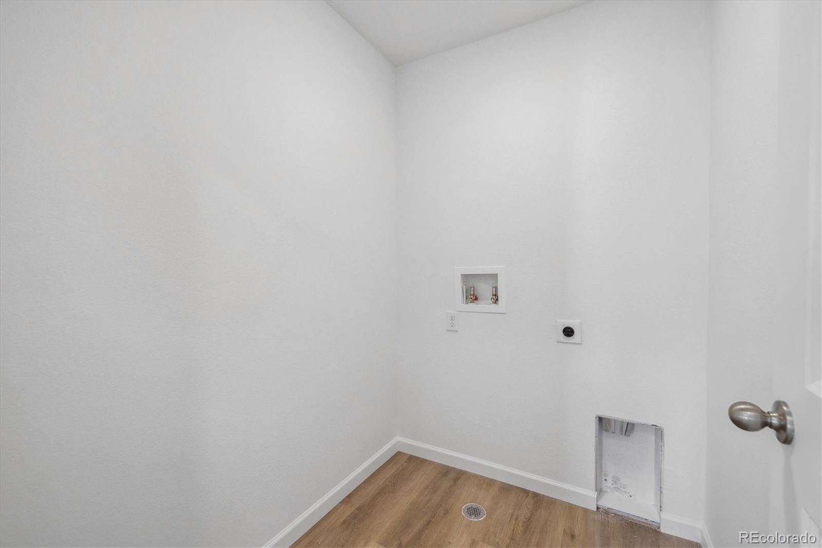 MLS Image #17 for 24709 e 39th avenue,aurora, Colorado