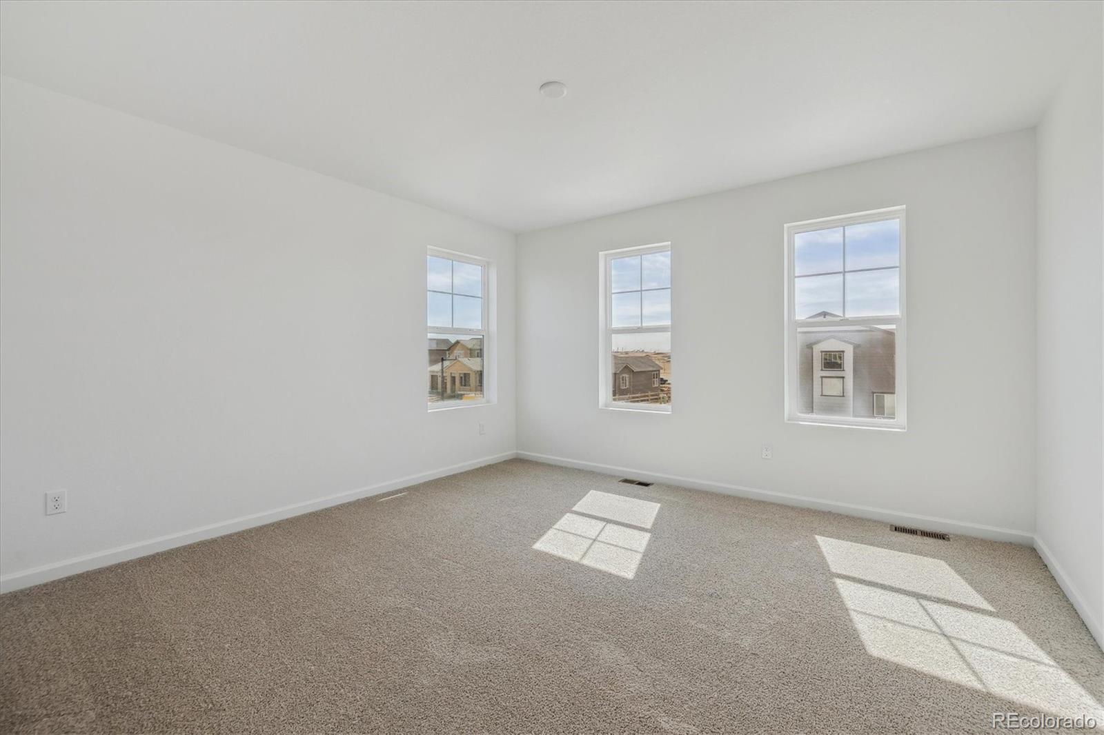 MLS Image #18 for 24709 e 39th avenue,aurora, Colorado