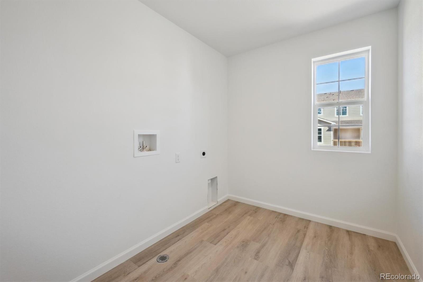 MLS Image #12 for 24749 e 39th avenue,aurora, Colorado