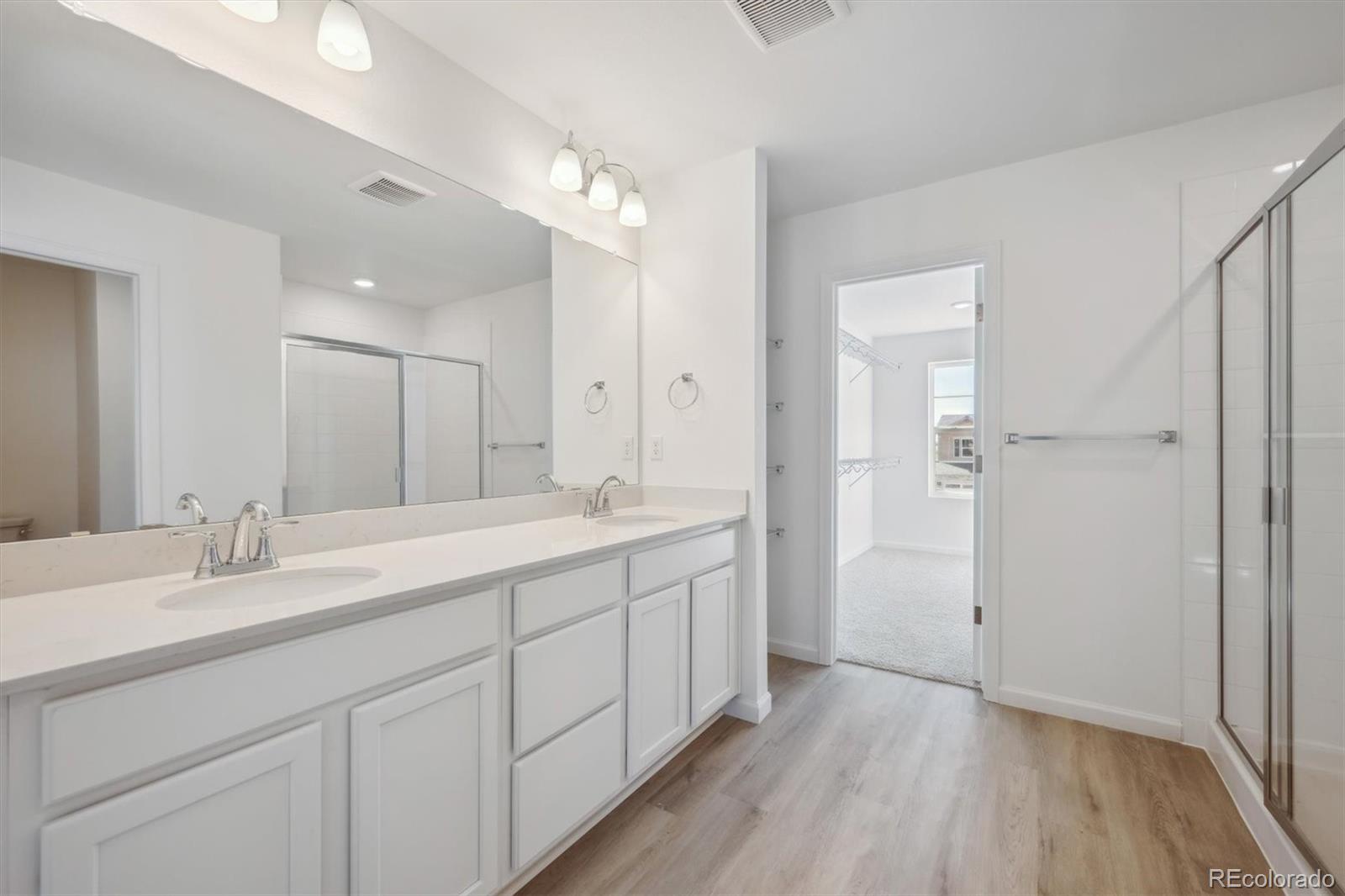 MLS Image #15 for 24749 e 39th avenue,aurora, Colorado