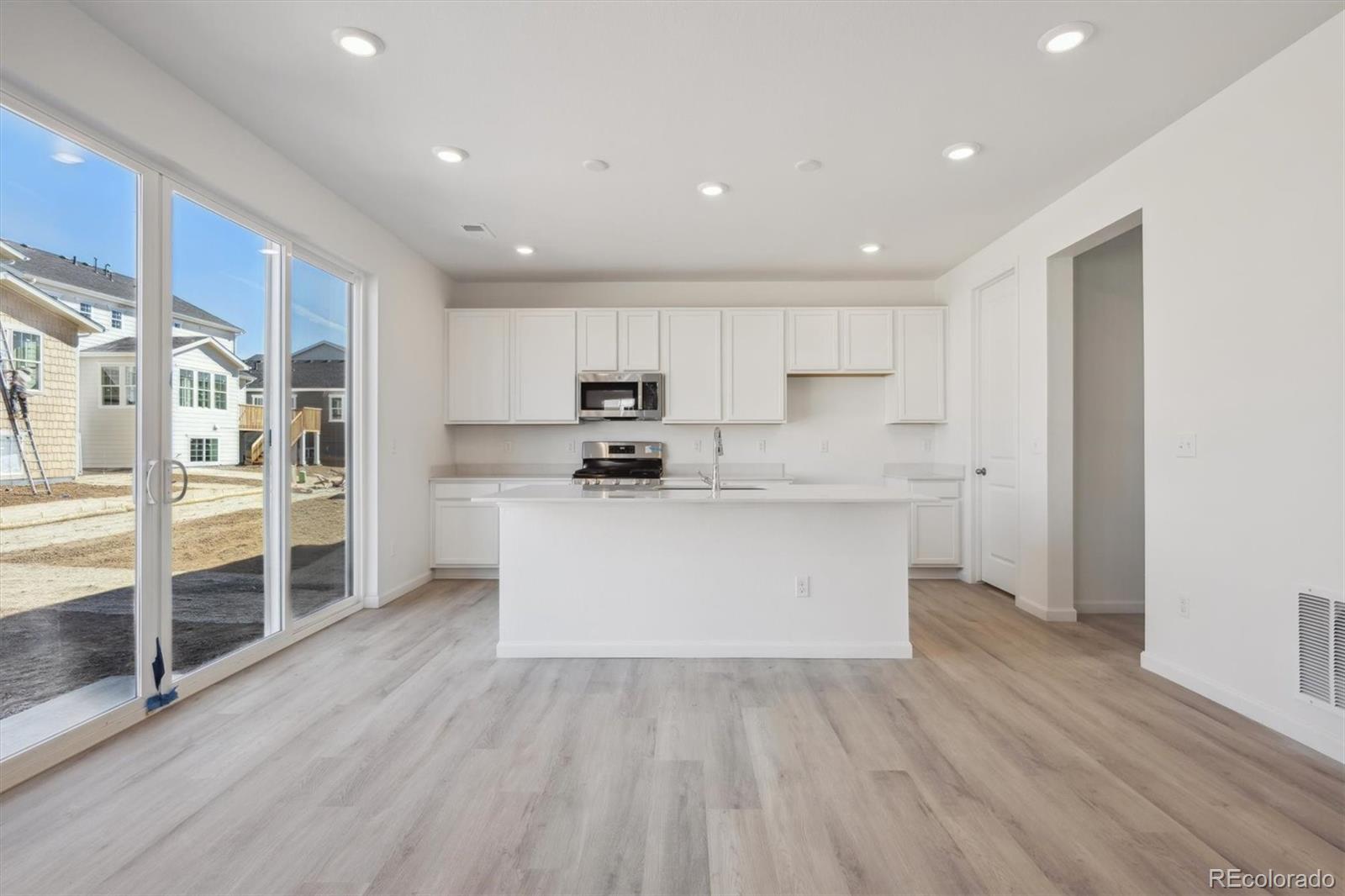 MLS Image #5 for 24749 e 39th avenue,aurora, Colorado
