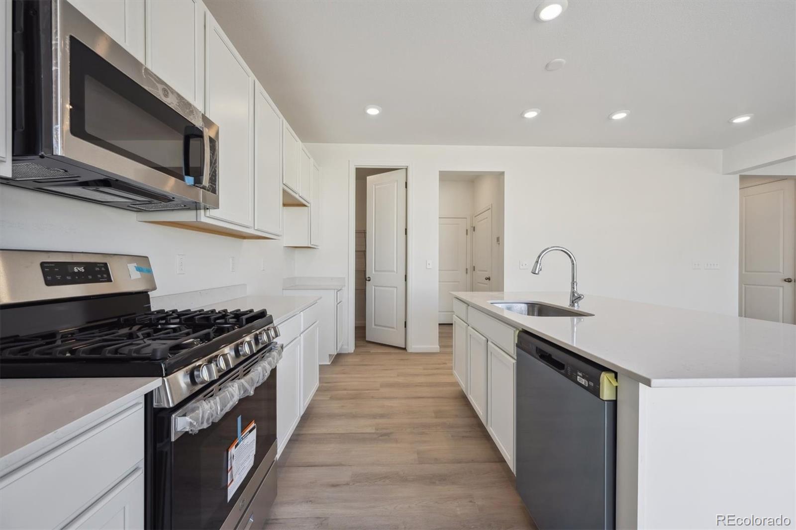MLS Image #6 for 24749 e 39th avenue,aurora, Colorado