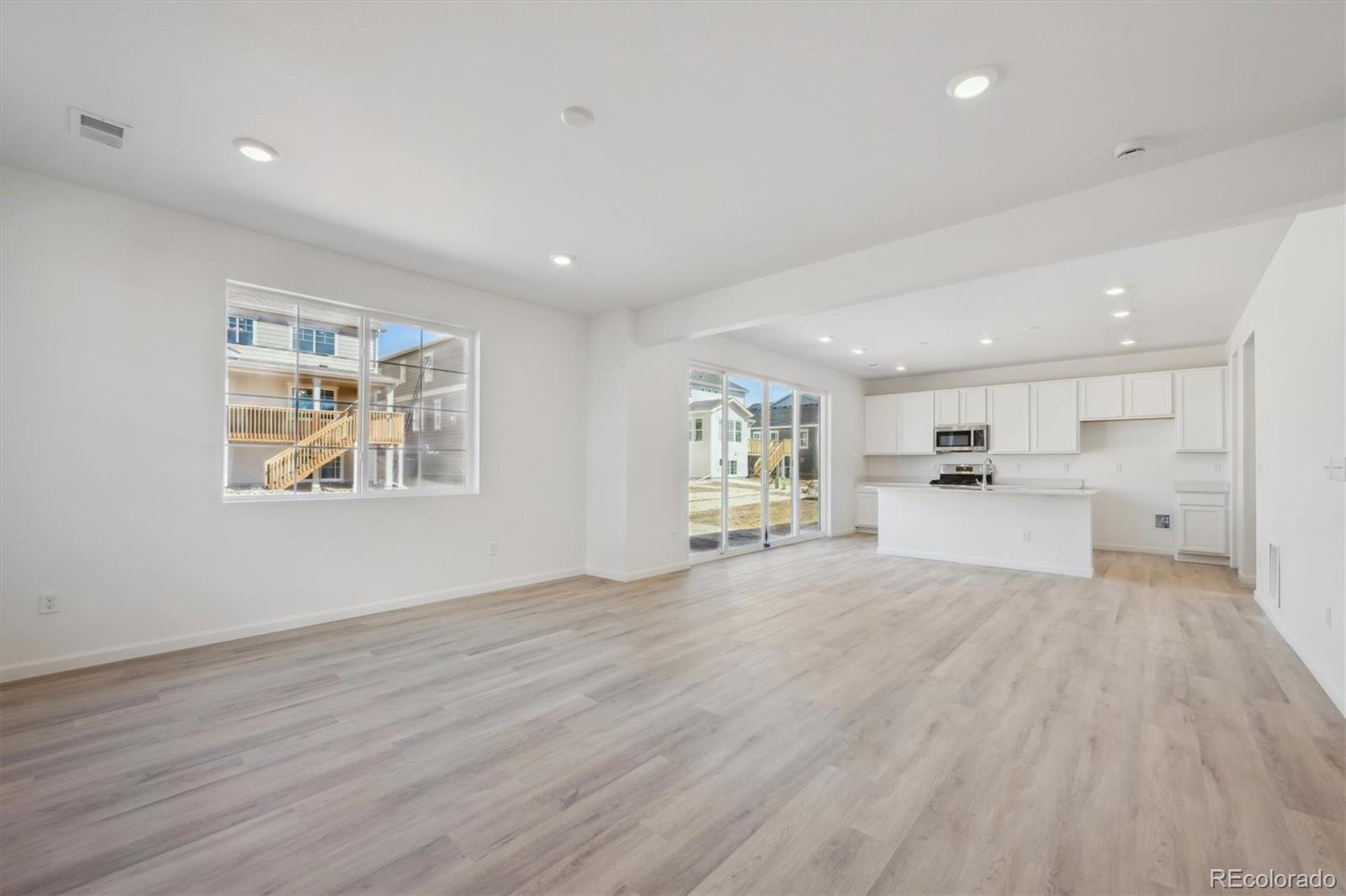 MLS Image #8 for 24749 e 39th avenue,aurora, Colorado