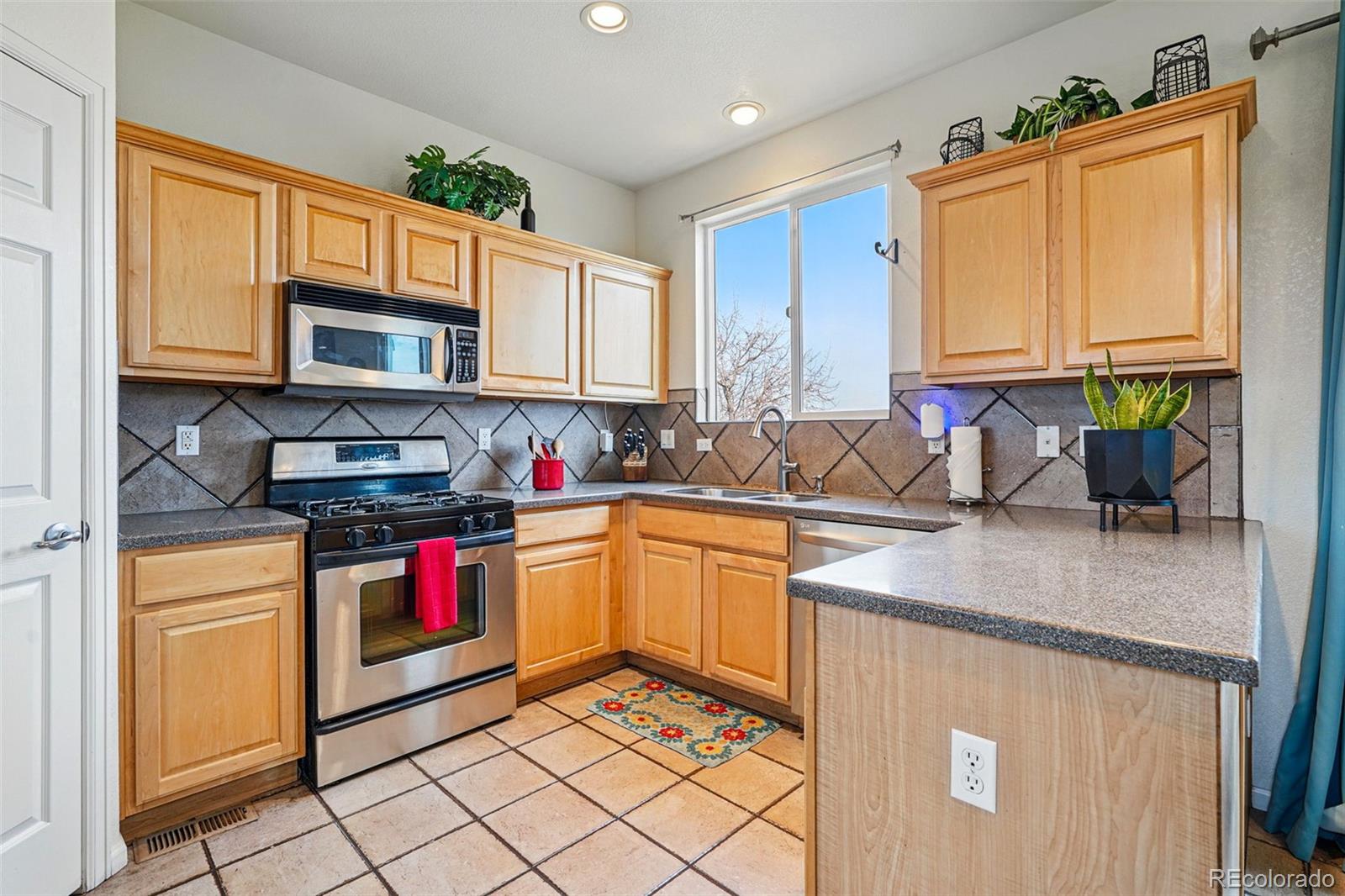 MLS Image #15 for 5556  lewiston court,denver, Colorado