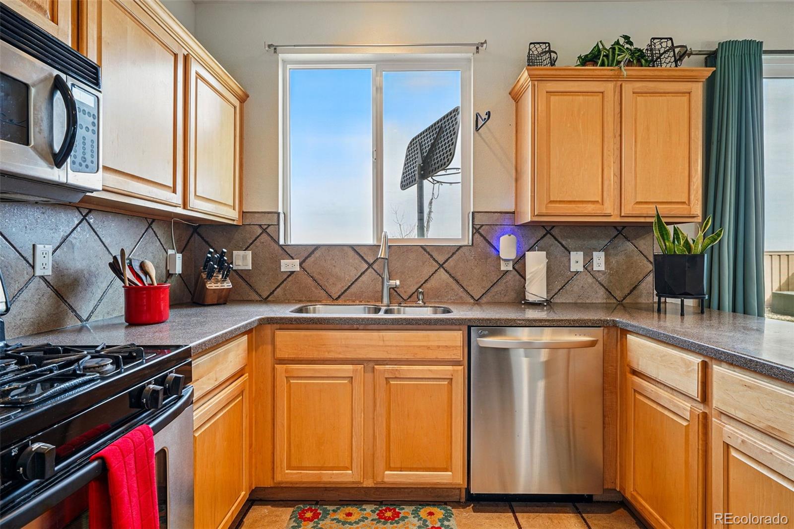 MLS Image #16 for 5556  lewiston court,denver, Colorado
