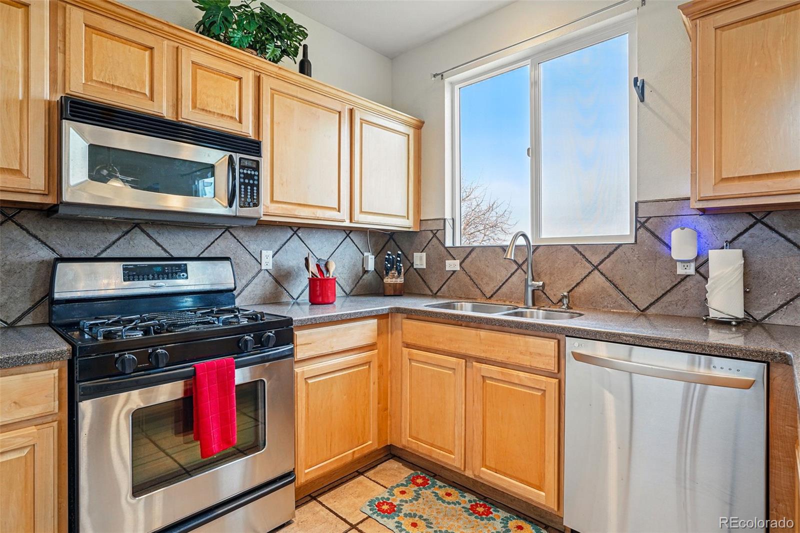 MLS Image #17 for 5556  lewiston court,denver, Colorado