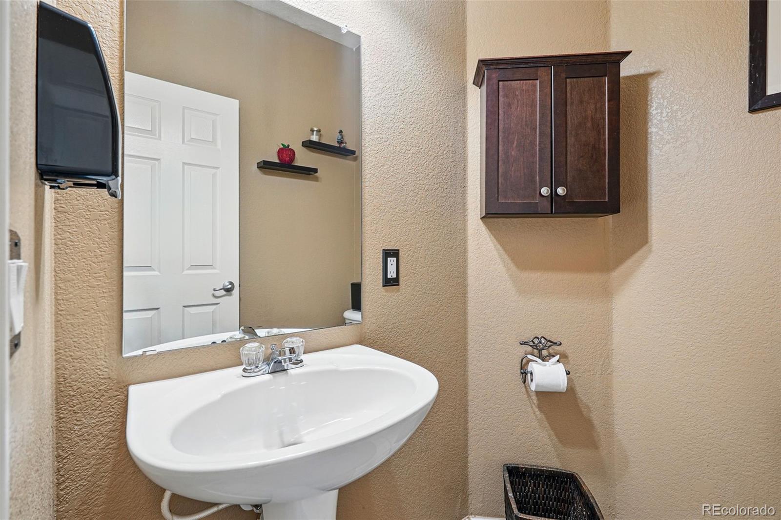 MLS Image #19 for 5556  lewiston court,denver, Colorado