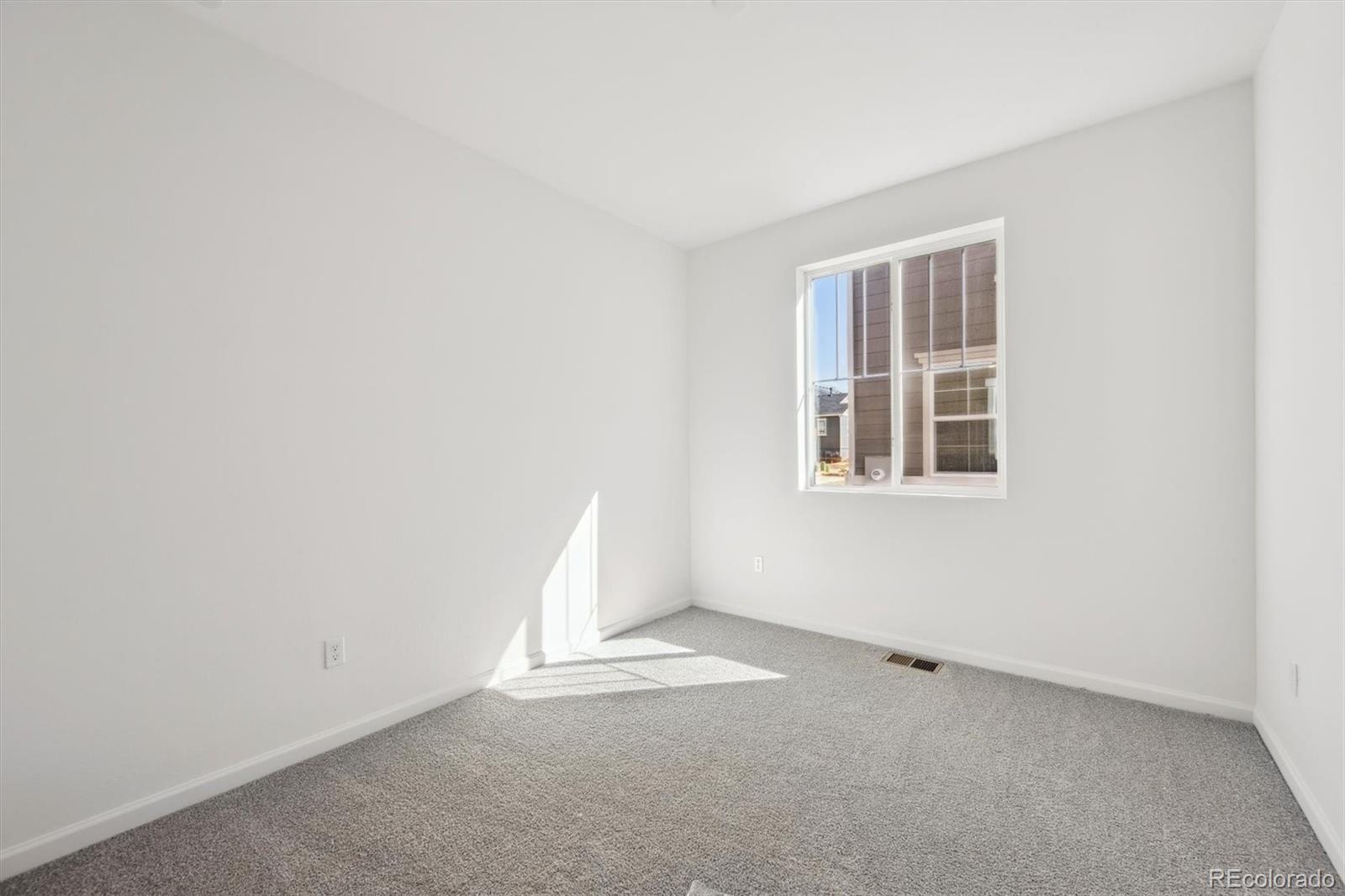 MLS Image #14 for 24739 e 39th avenue,aurora, Colorado