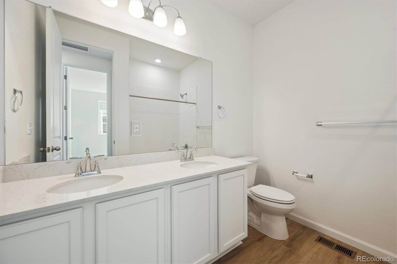 MLS Image #16 for 24739 e 39th avenue,aurora, Colorado