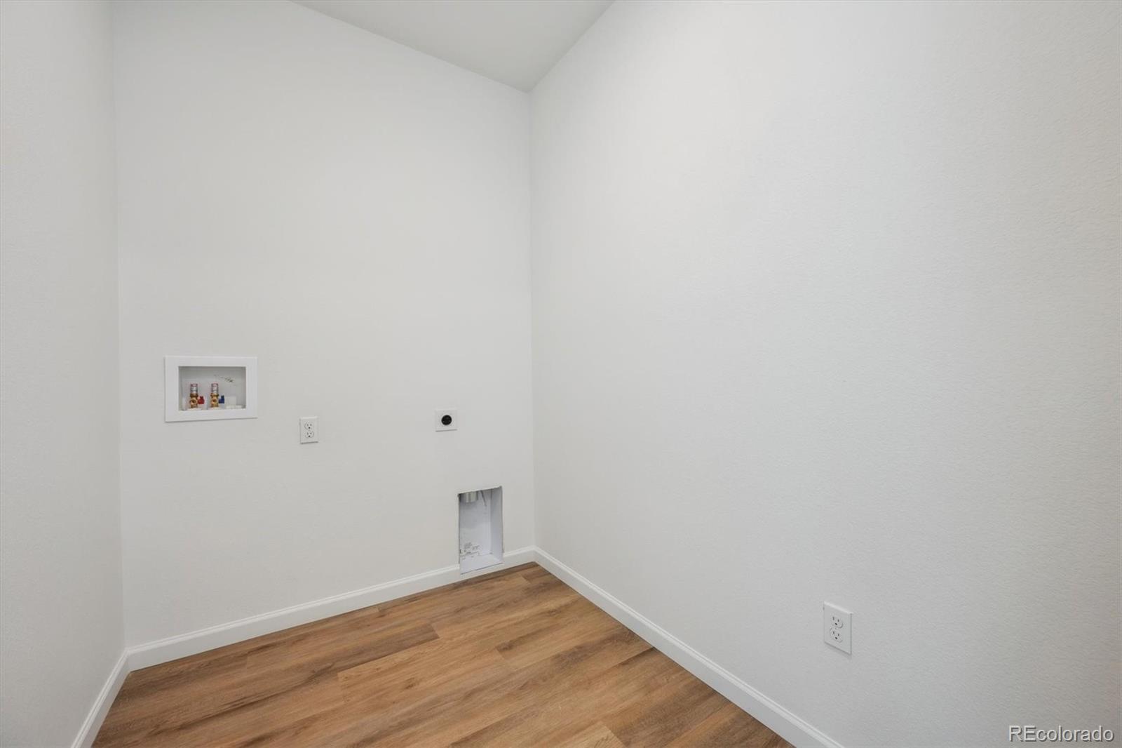 MLS Image #17 for 24739 e 39th avenue,aurora, Colorado