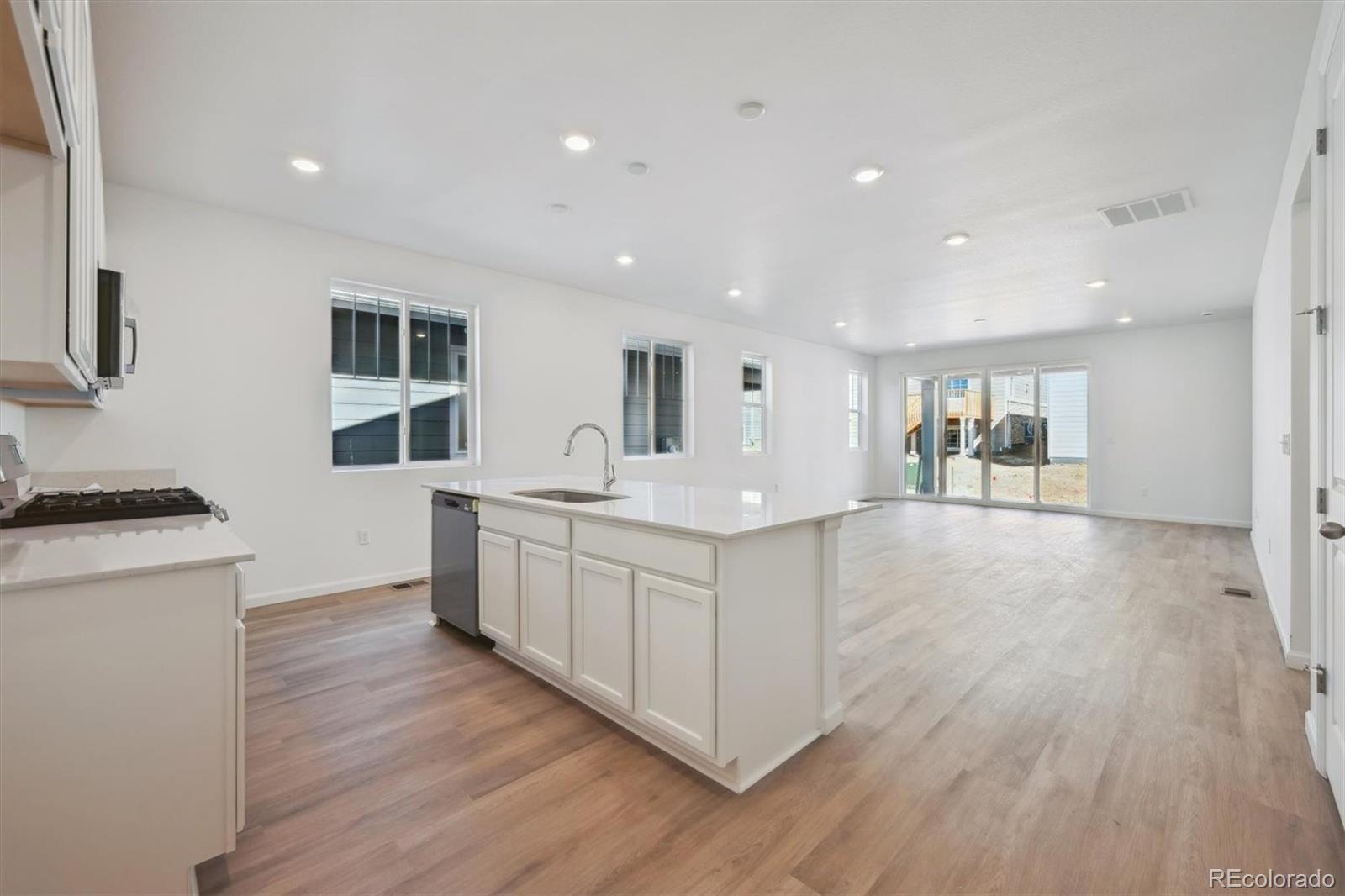 MLS Image #3 for 24739 e 39th avenue,aurora, Colorado