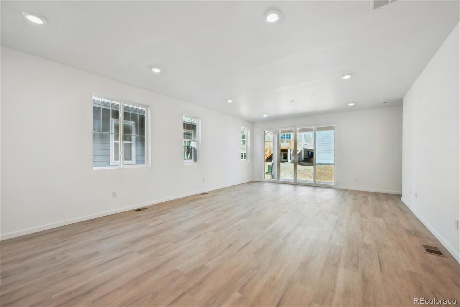 MLS Image #5 for 24739 e 39th avenue,aurora, Colorado