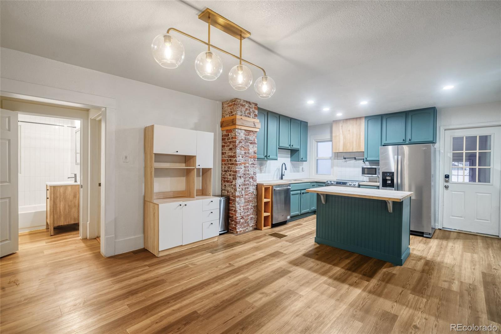 MLS Image #13 for 1560  clinton street,aurora, Colorado