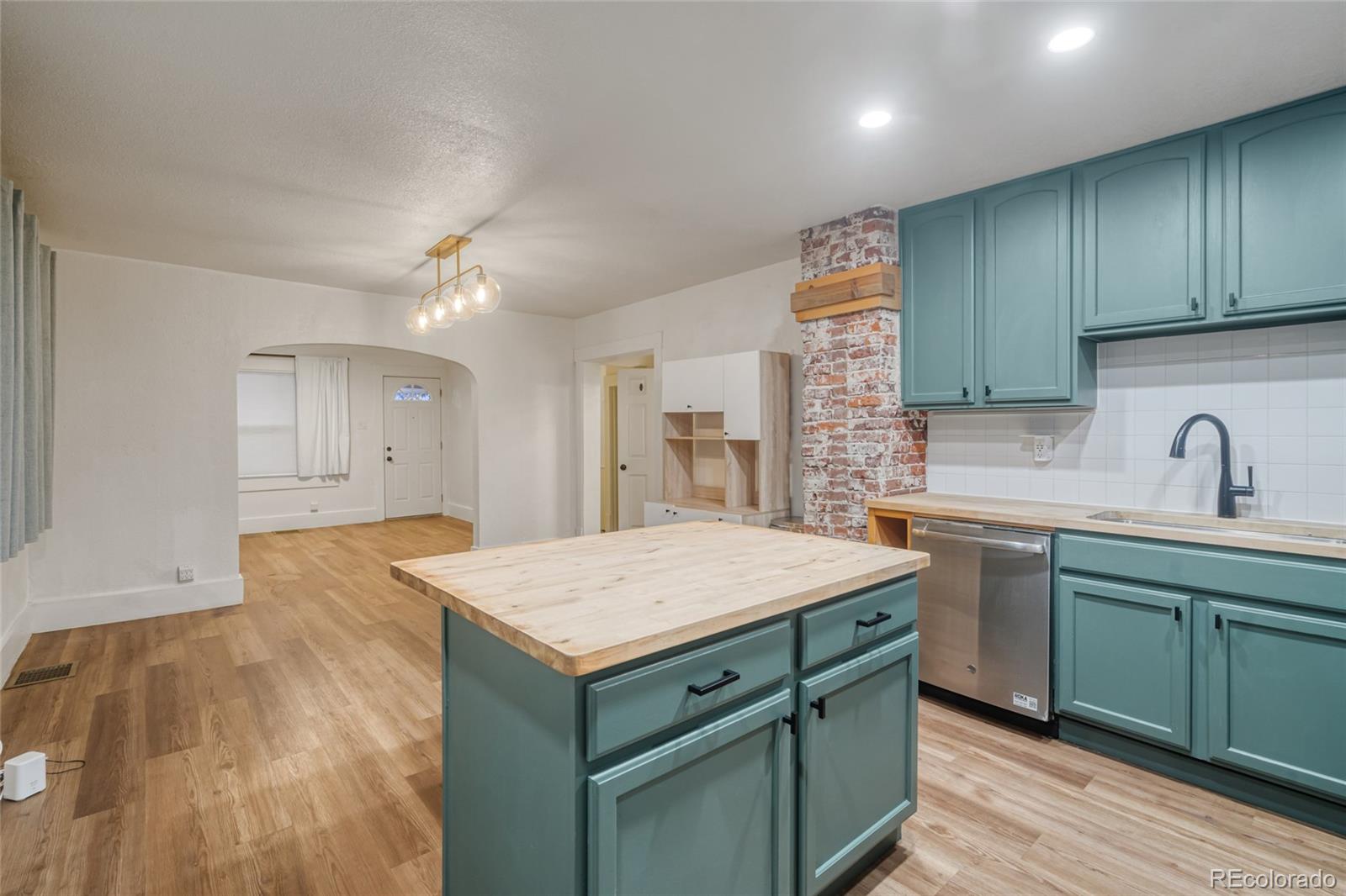 MLS Image #8 for 1560  clinton street,aurora, Colorado