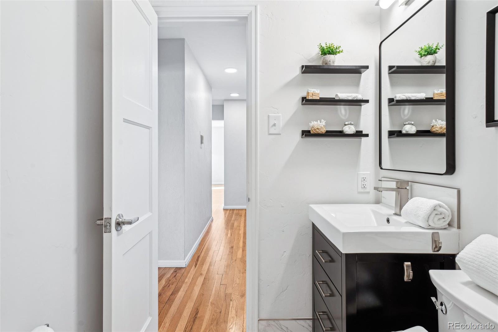 MLS Image #18 for 525  jackson street,denver, Colorado