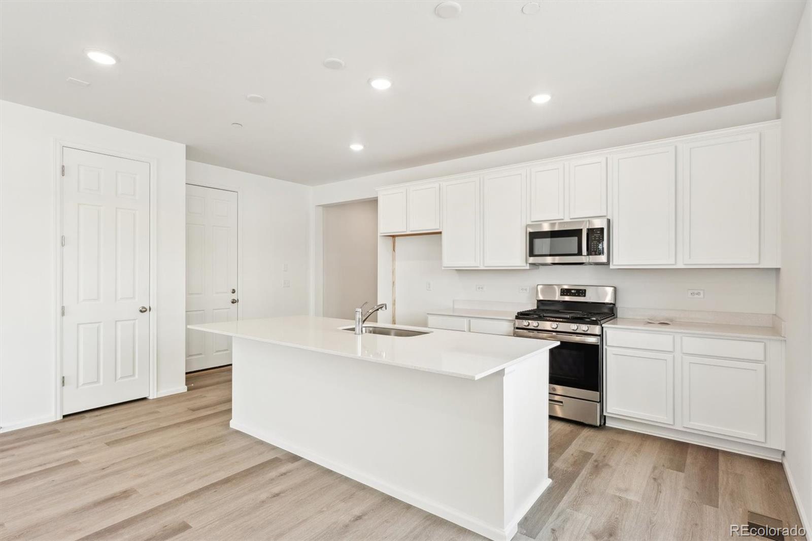 MLS Image #6 for 9742  cathay street,commerce city, Colorado