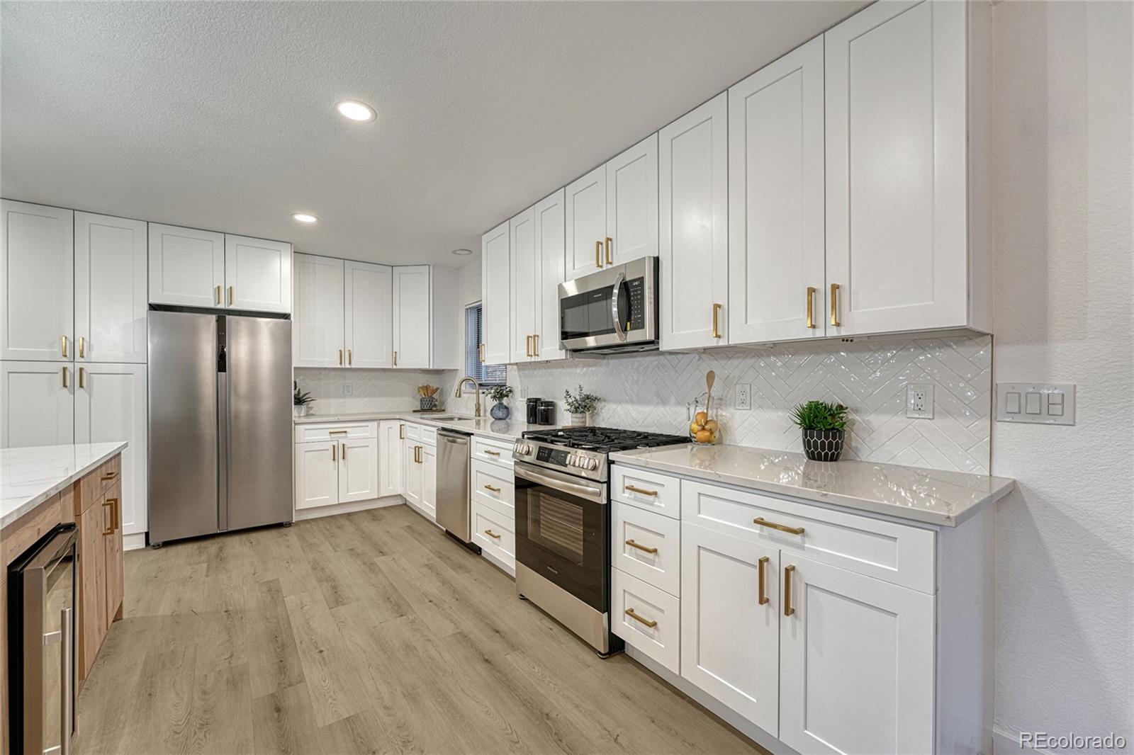 MLS Image #13 for 3243 s vrain street,denver, Colorado