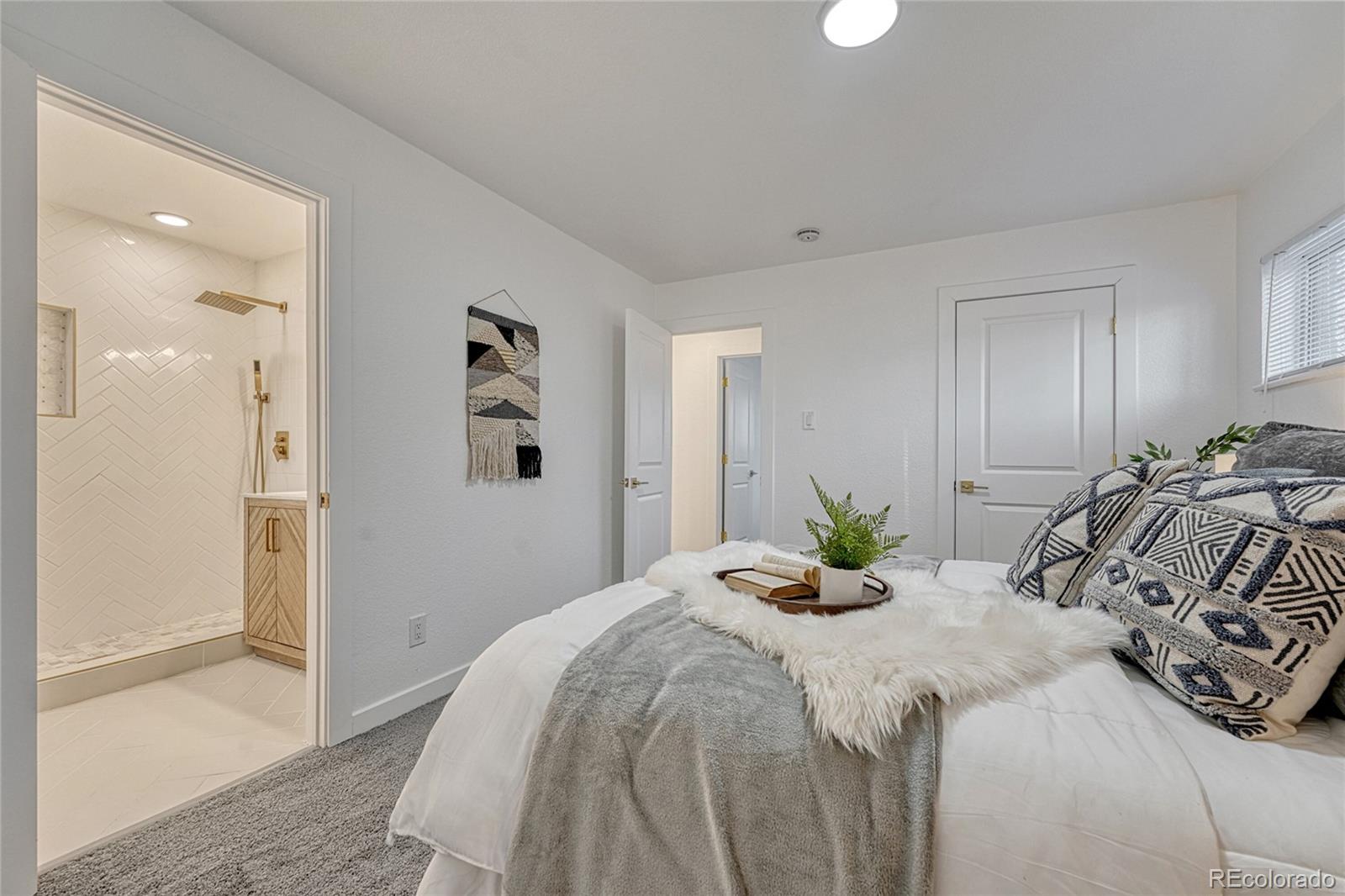 MLS Image #18 for 3243 s vrain street,denver, Colorado