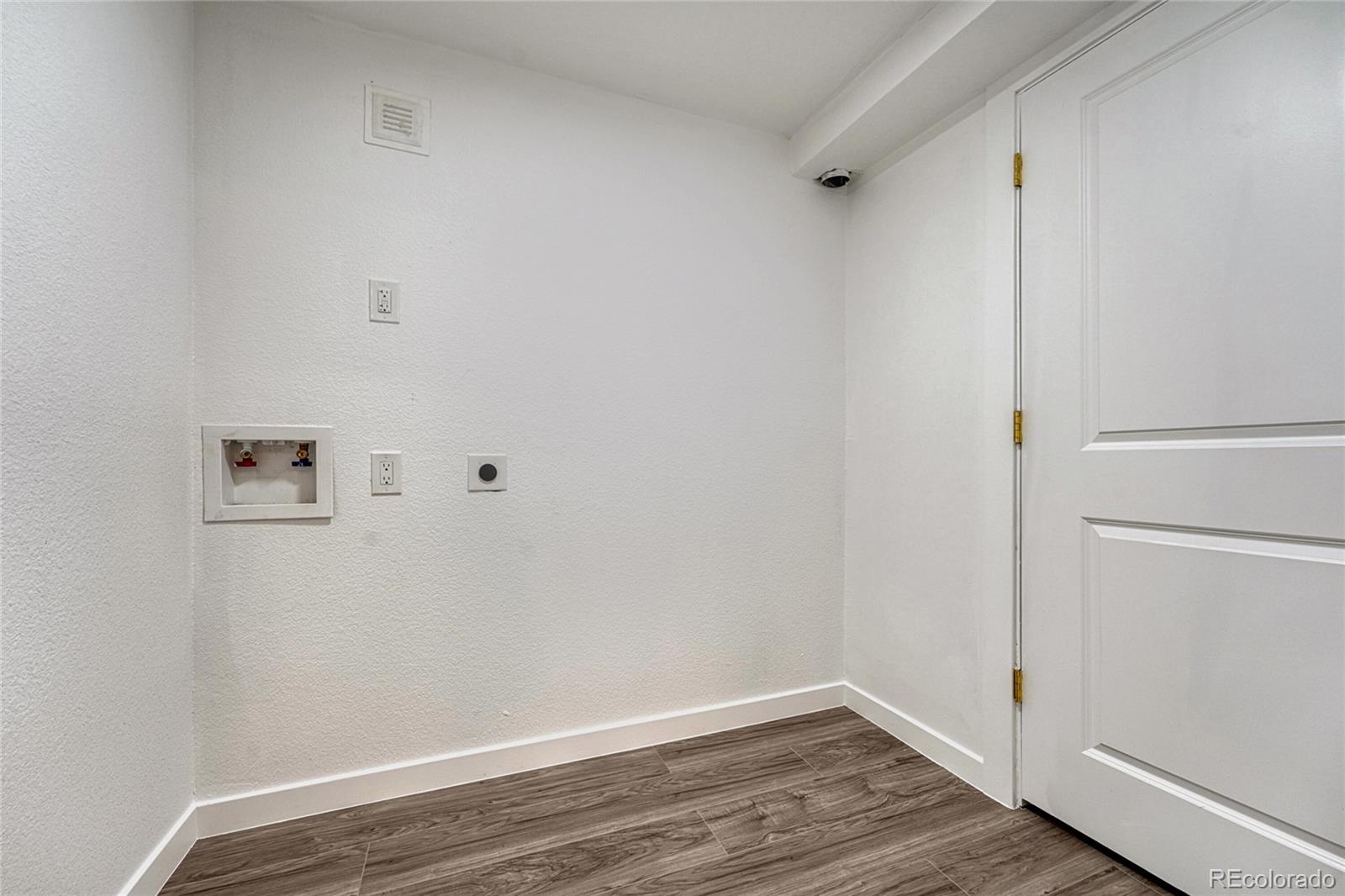 MLS Image #37 for 3243 s vrain street,denver, Colorado