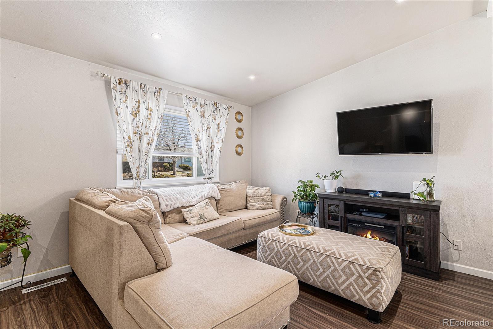 MLS Image #3 for 3953 s richfield street,aurora, Colorado