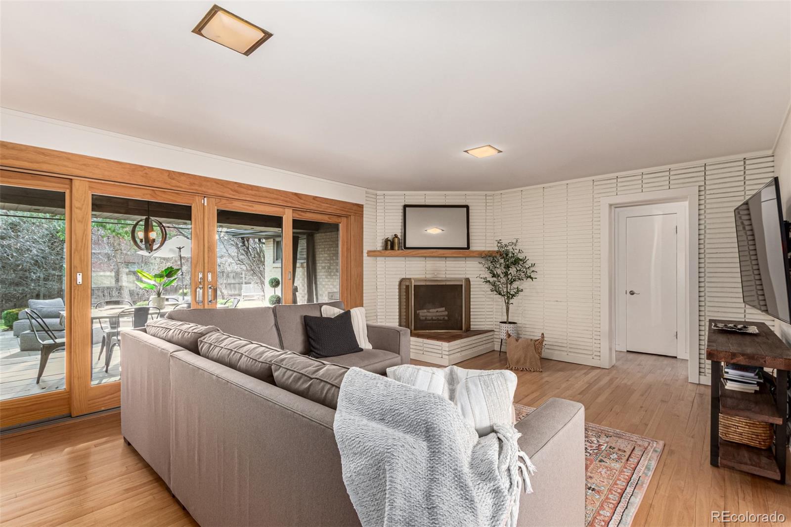 MLS Image #11 for 374  holly street,denver, Colorado