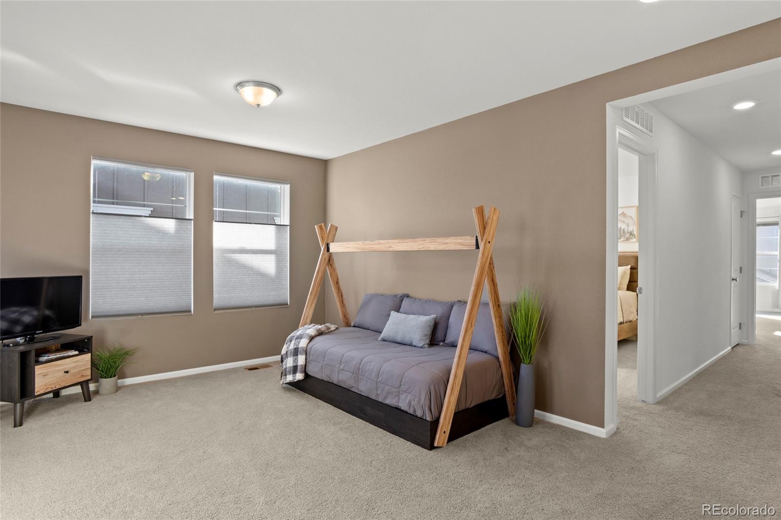 MLS Image #12 for 11440 e 26th avenue,aurora, Colorado
