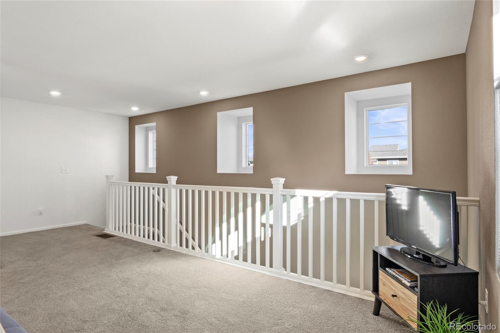 MLS Image #13 for 11440 e 26th avenue,aurora, Colorado