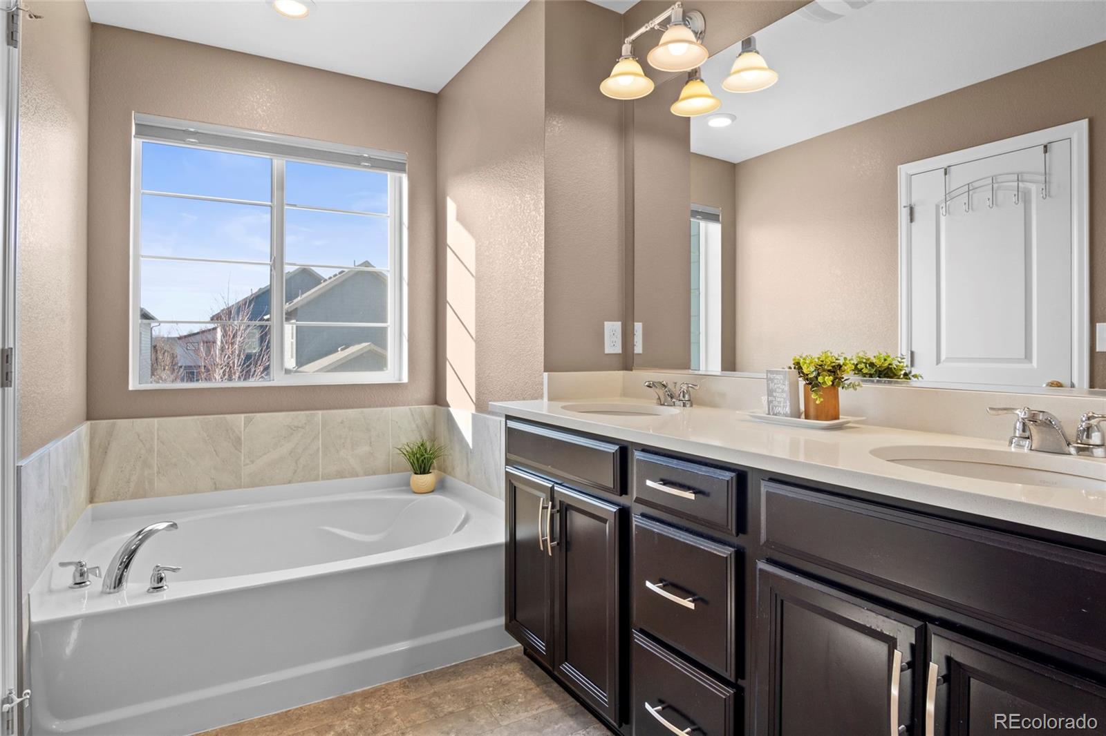 MLS Image #19 for 11440 e 26th avenue,aurora, Colorado