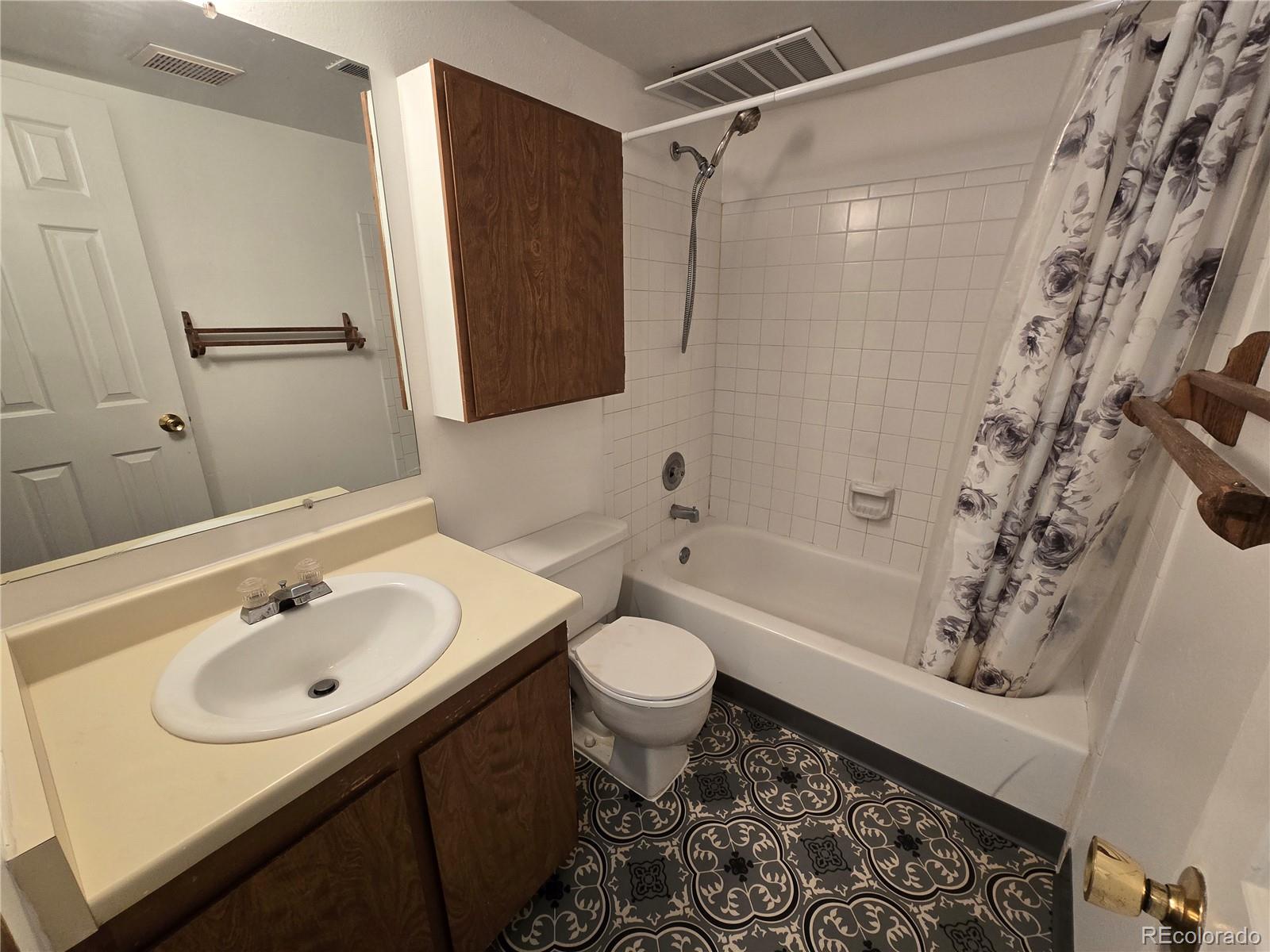 MLS Image #15 for 3100 s federal boulevard,denver, Colorado