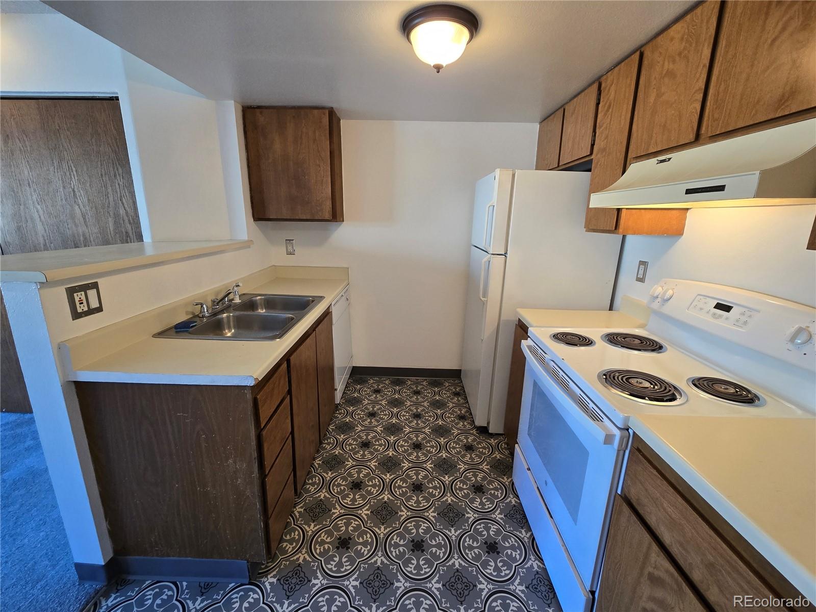 MLS Image #6 for 3100 s federal boulevard,denver, Colorado
