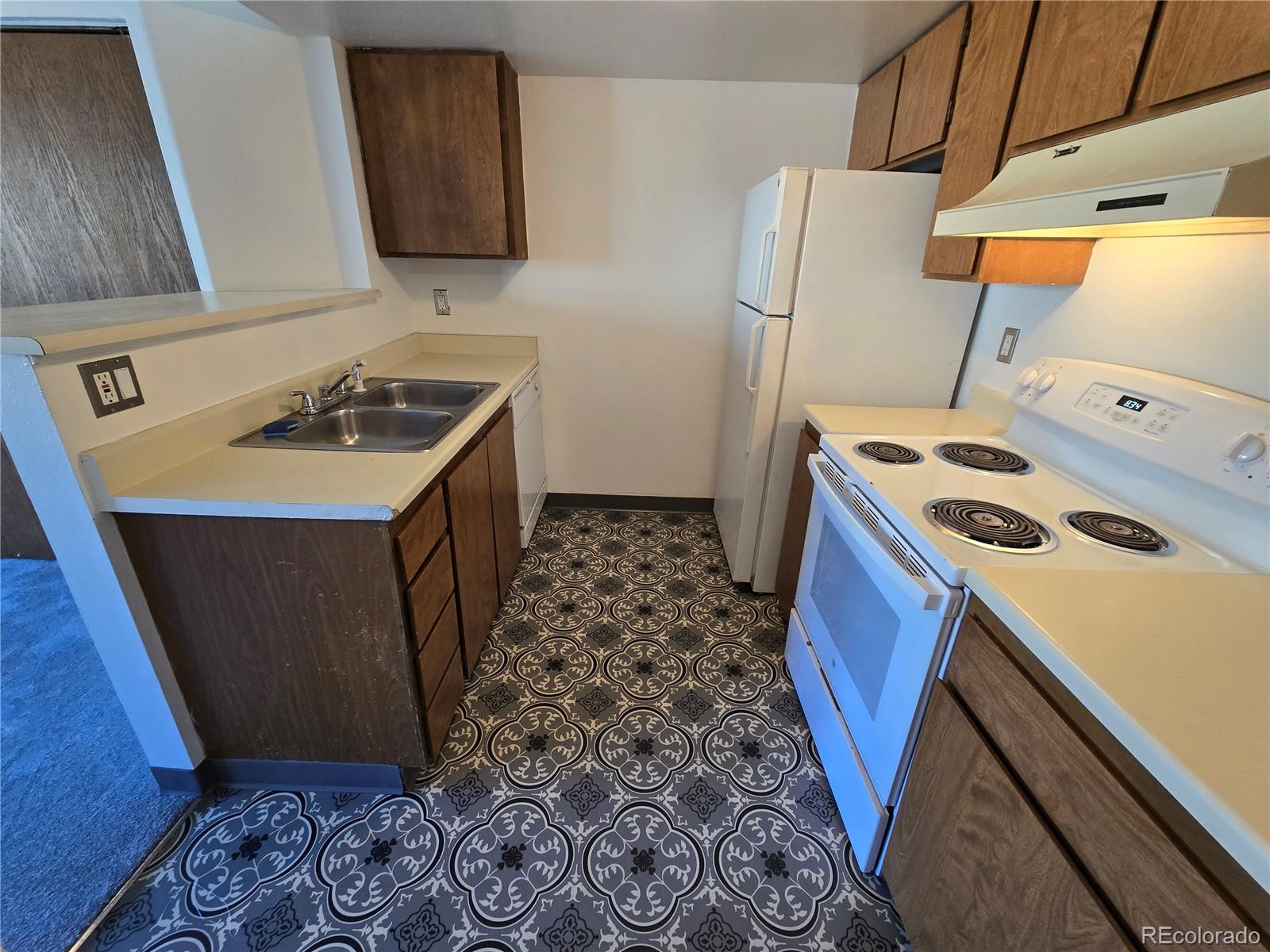 MLS Image #9 for 3100 s federal boulevard,denver, Colorado