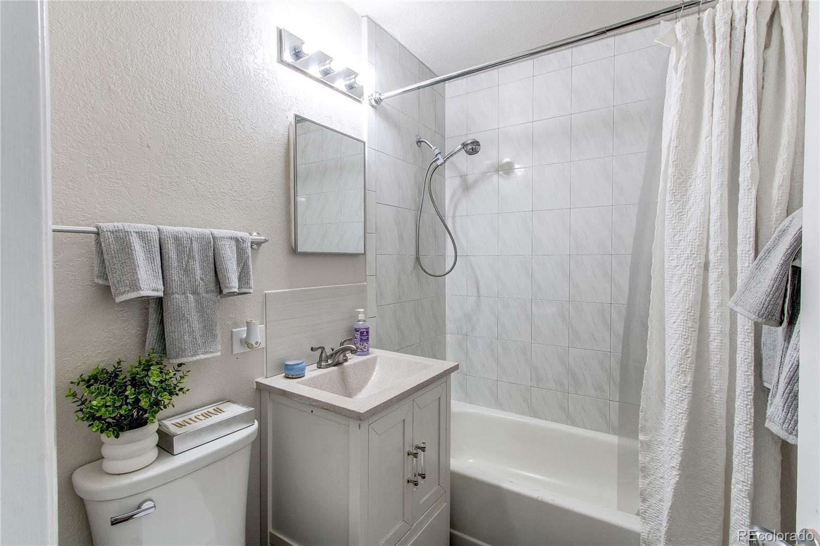 MLS Image #10 for 1925 s irving street,denver, Colorado