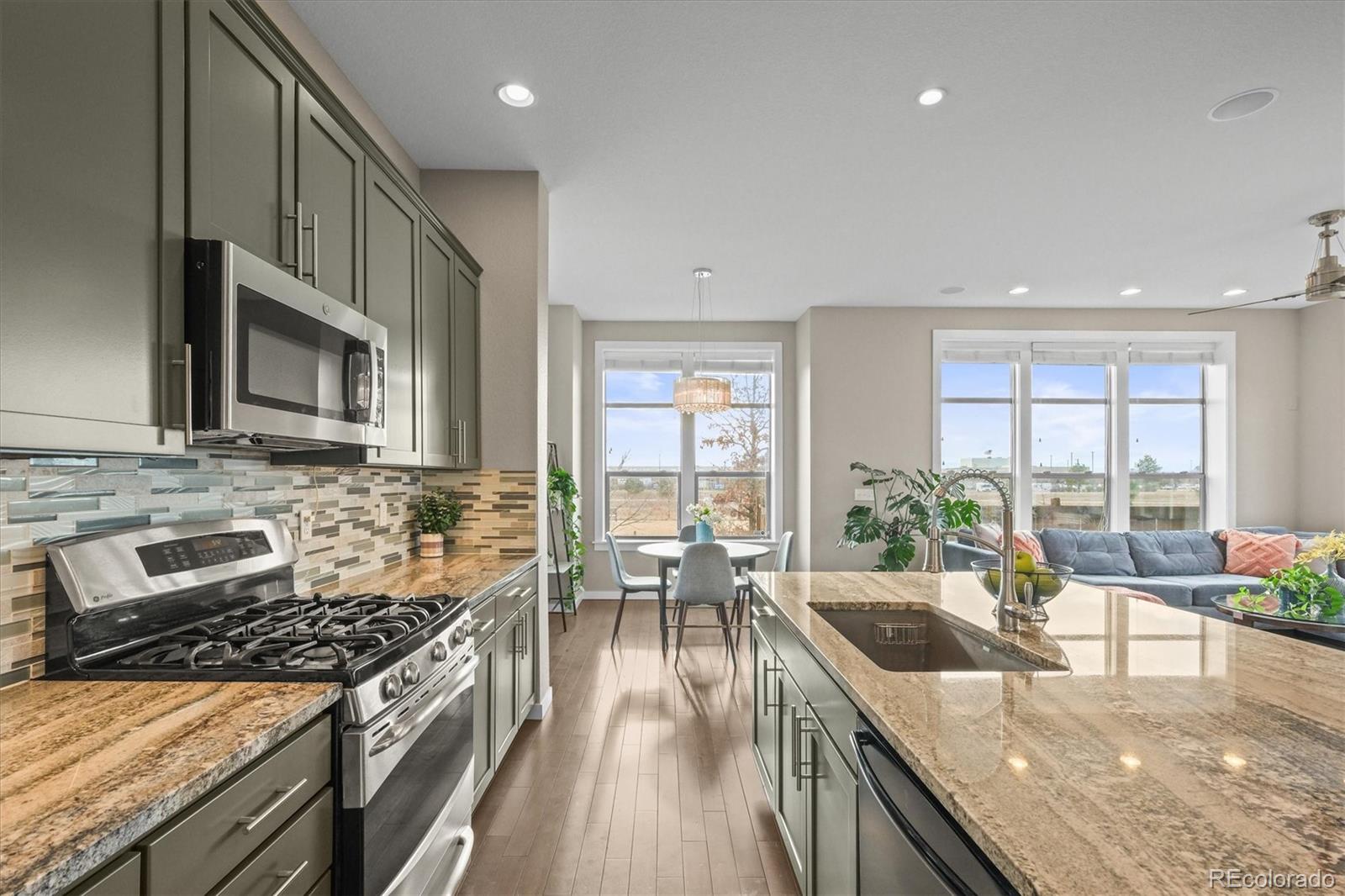 MLS Image #11 for 7903 e 50th drive,denver, Colorado