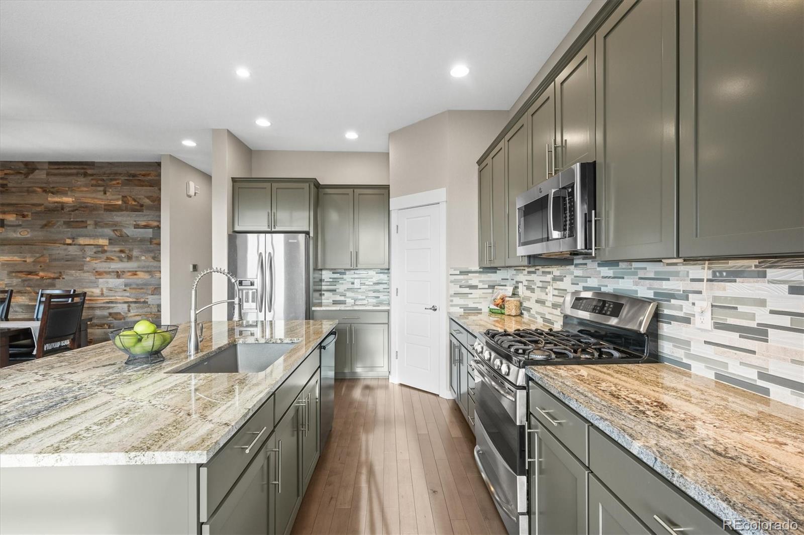 MLS Image #12 for 7903 e 50th drive,denver, Colorado