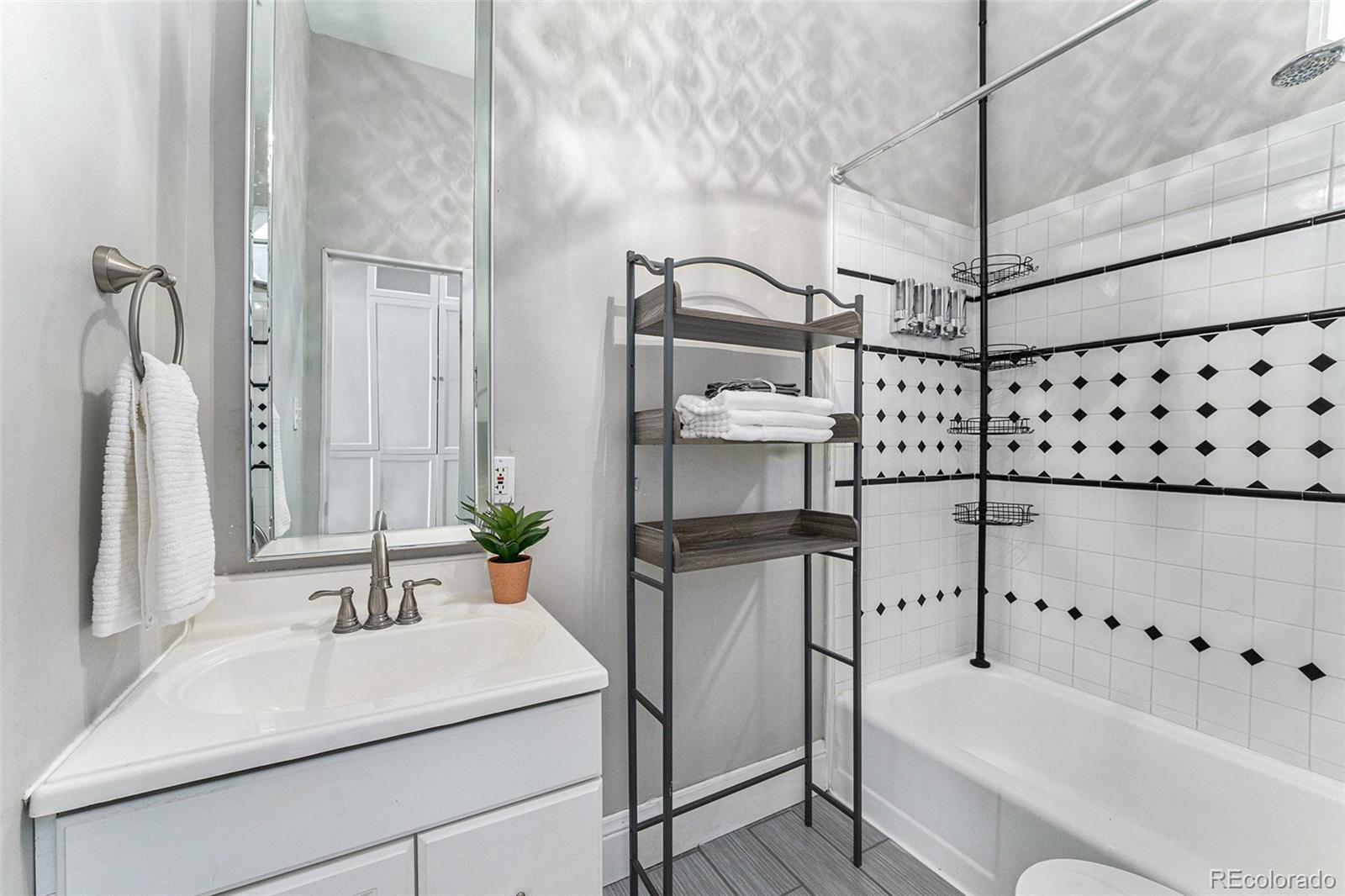 MLS Image #14 for 568  galapago street,denver, Colorado
