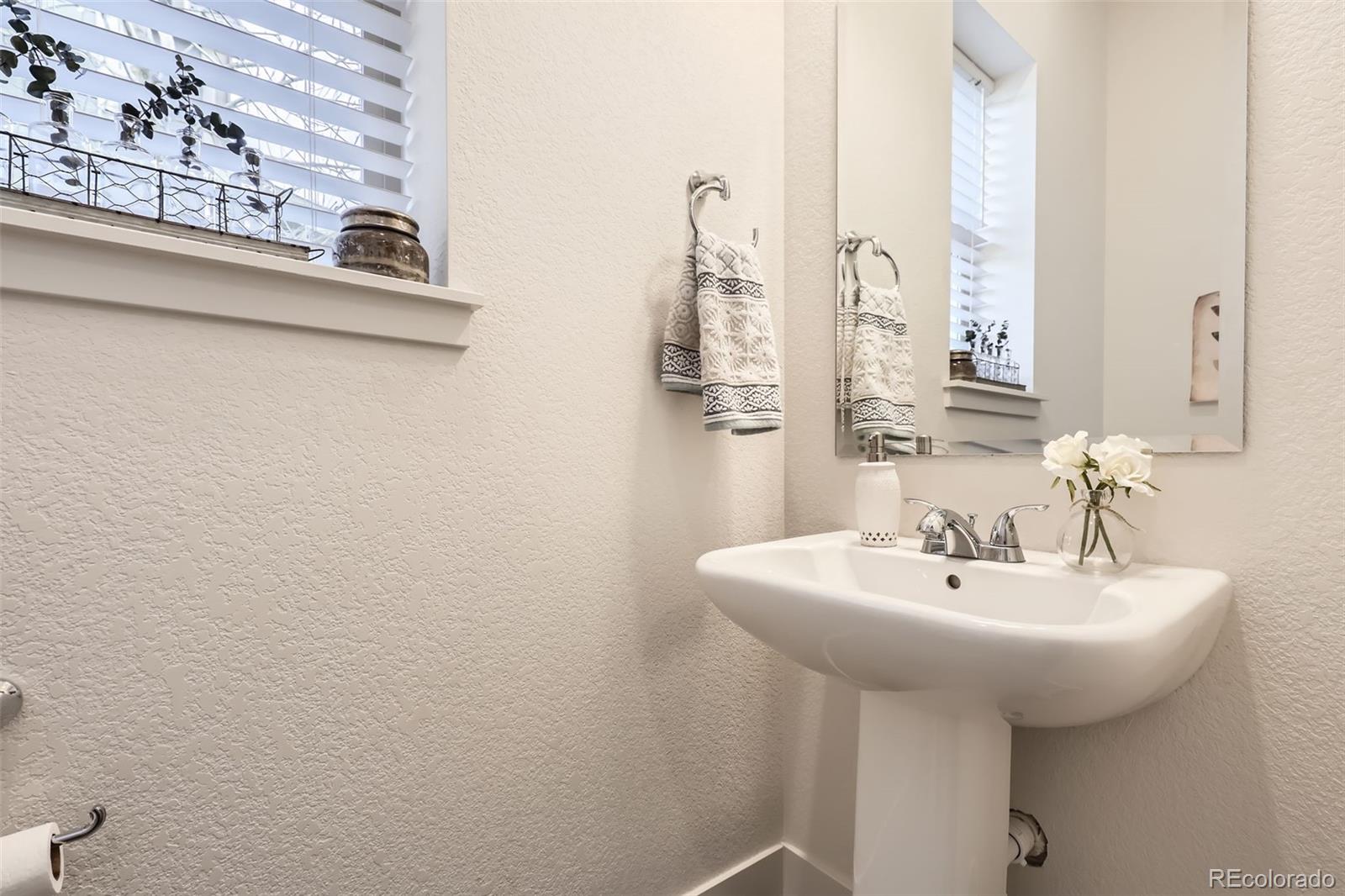 MLS Image #13 for 2572  iola street,aurora, Colorado