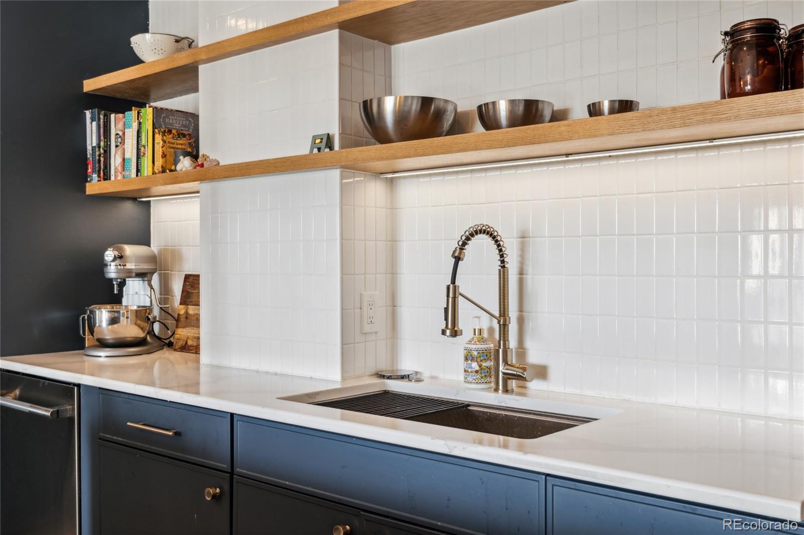 MLS Image #11 for 480 s marion parkway 1002,denver, Colorado