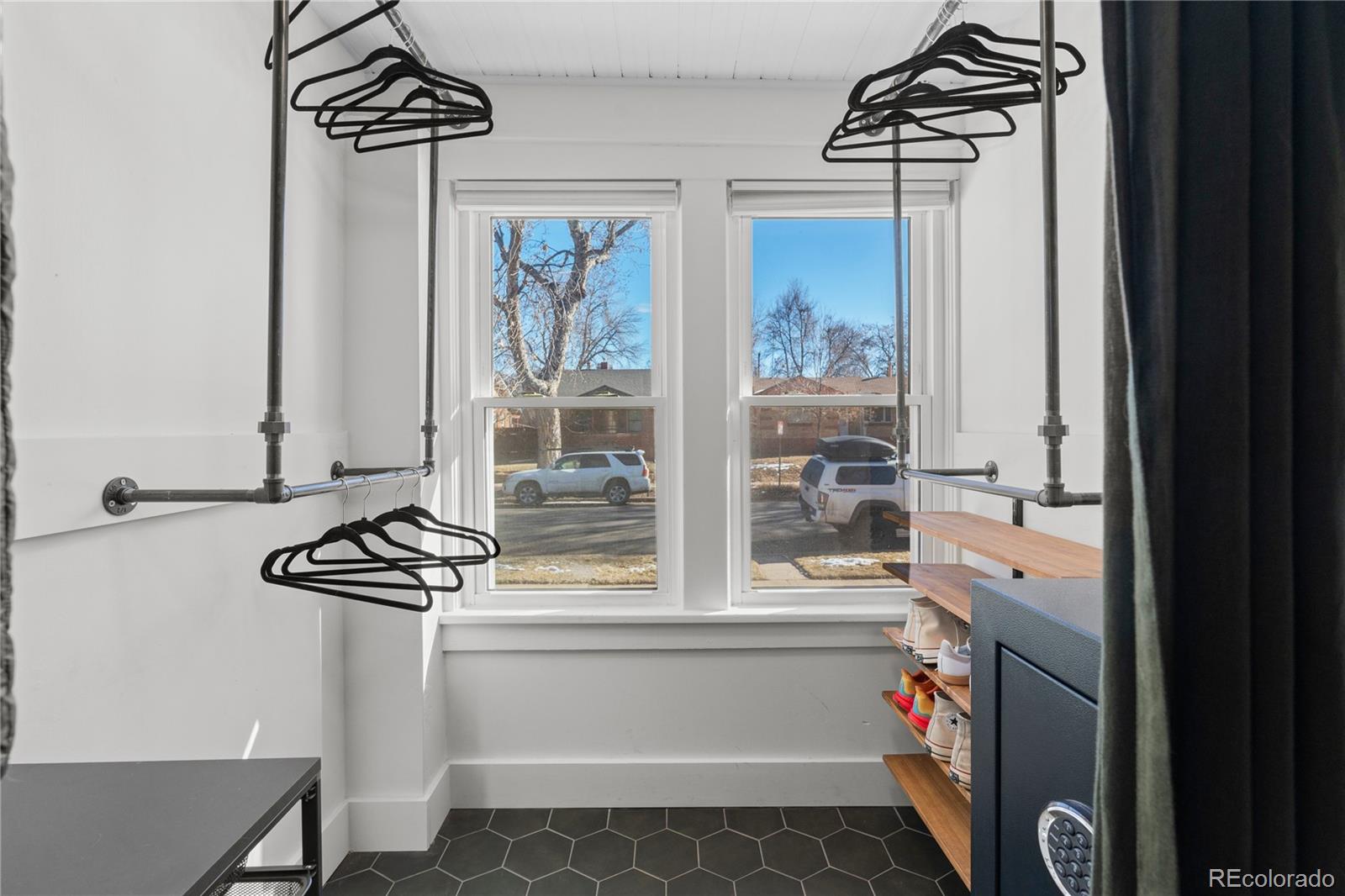 MLS Image #24 for 2337 s lincoln street,denver, Colorado