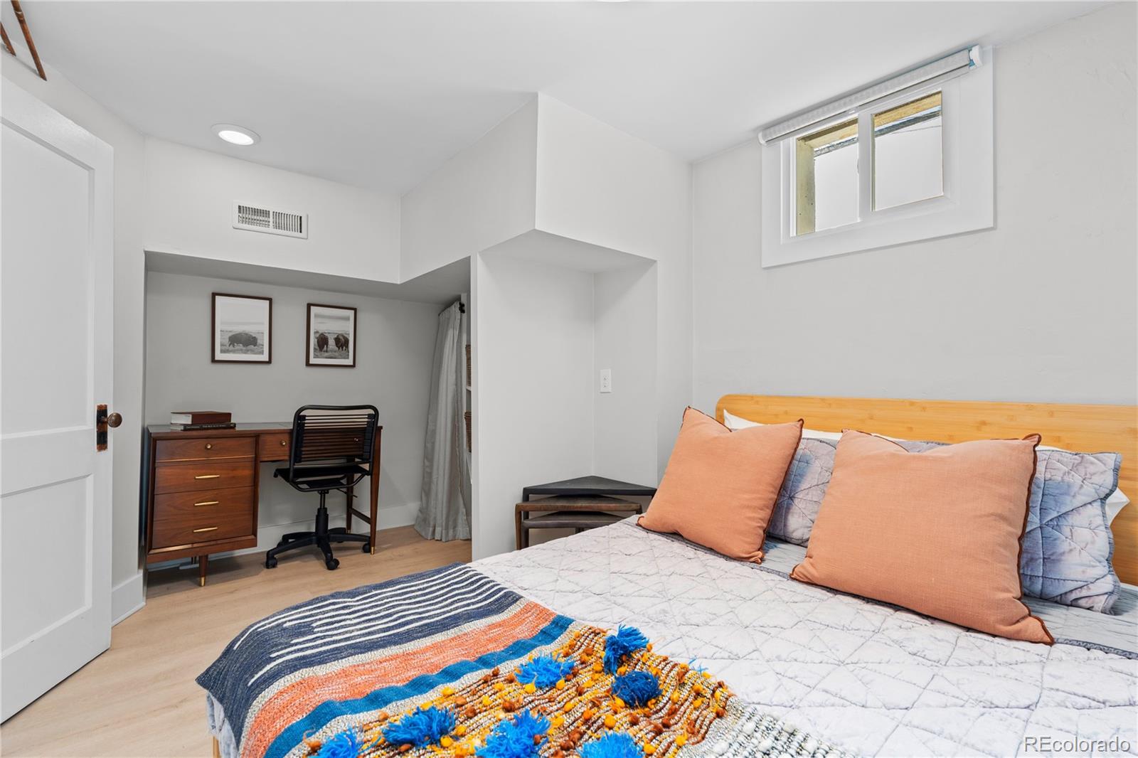 MLS Image #27 for 2337 s lincoln street,denver, Colorado