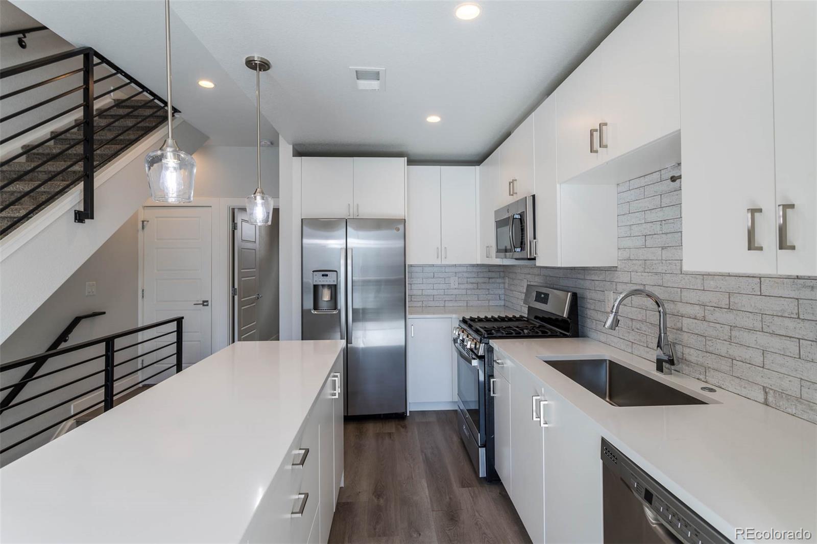MLS Image #5 for 2350  tremont place,denver, Colorado