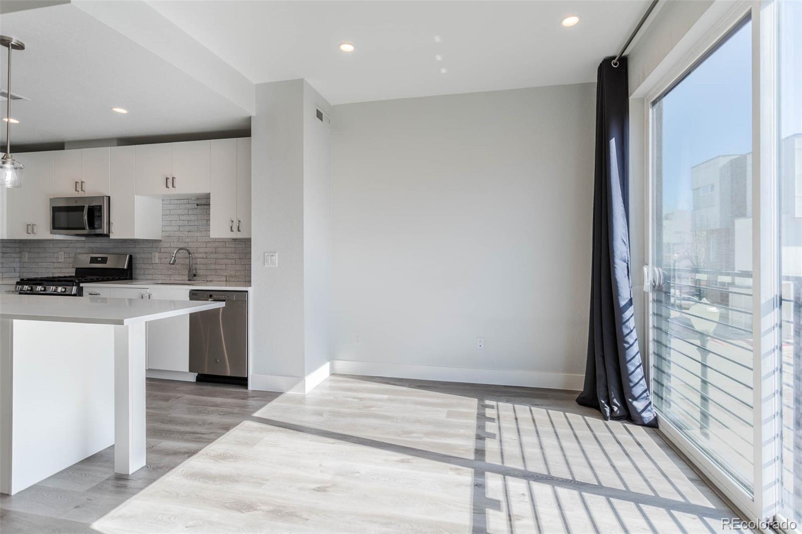 MLS Image #6 for 2350  tremont place,denver, Colorado