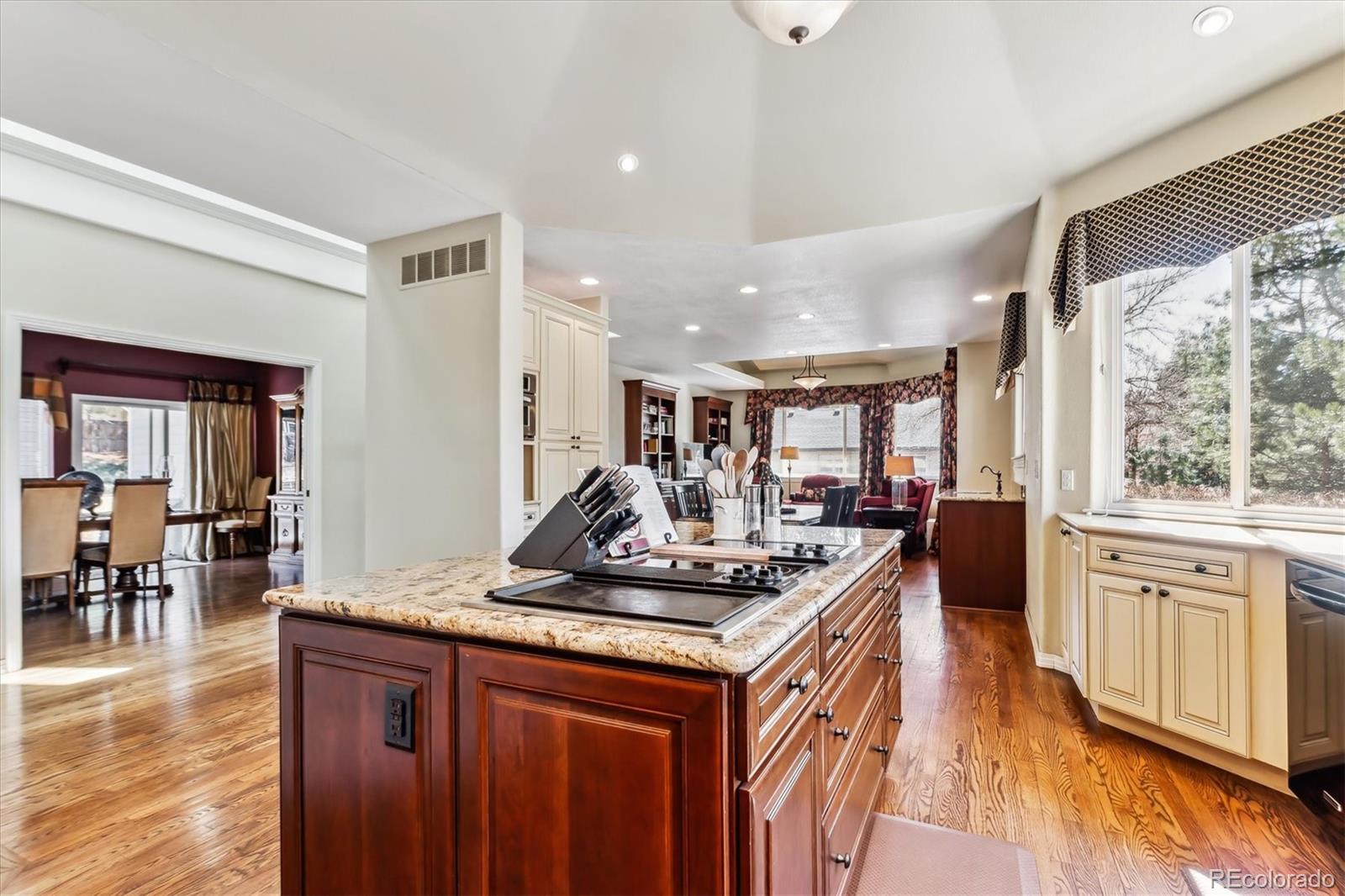MLS Image #3 for 3860 s elkhart street,aurora, Colorado