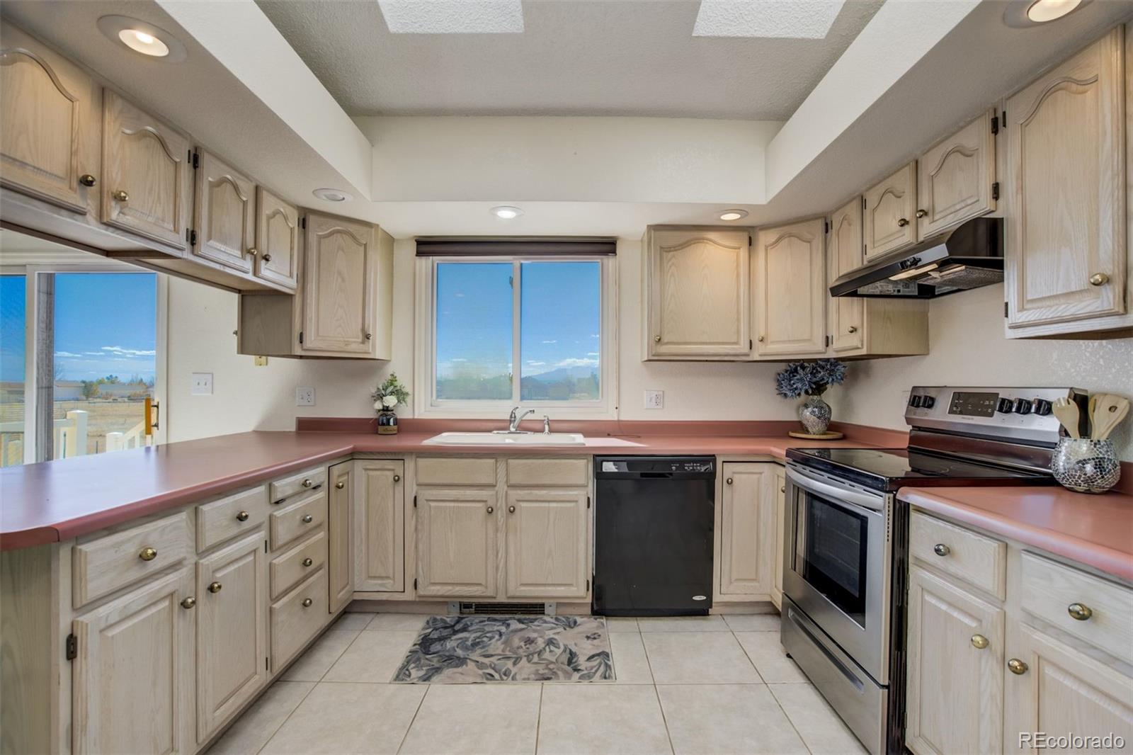 MLS Image #10 for 1040 w broken drive,pueblo, Colorado