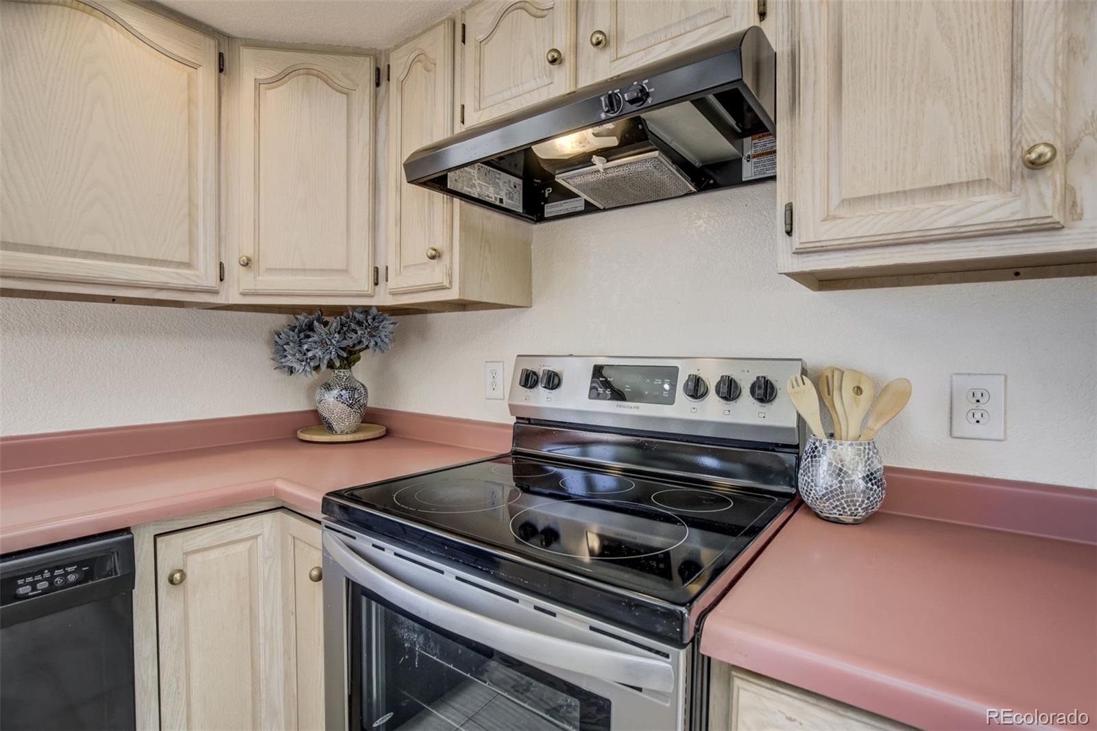 MLS Image #11 for 1040 w broken drive,pueblo, Colorado