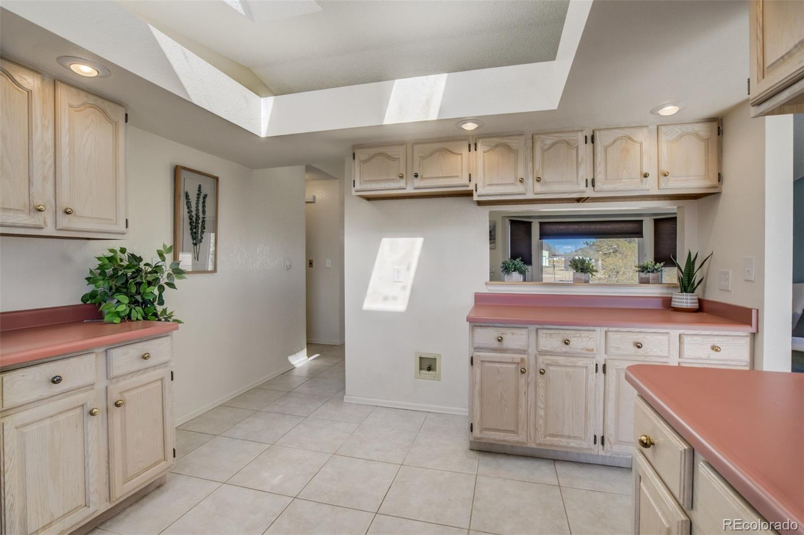 MLS Image #13 for 1040 w broken drive,pueblo, Colorado
