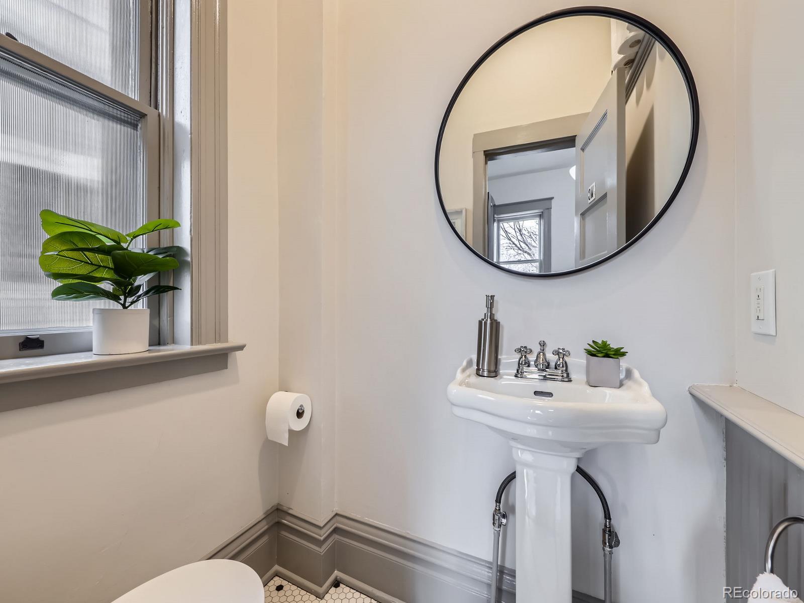 MLS Image #15 for 1475  saint paul street,denver, Colorado