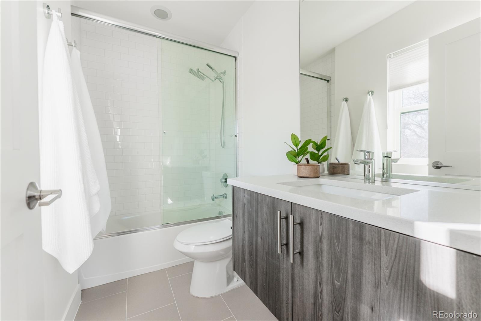 MLS Image #28 for 2061 n york street,denver, Colorado