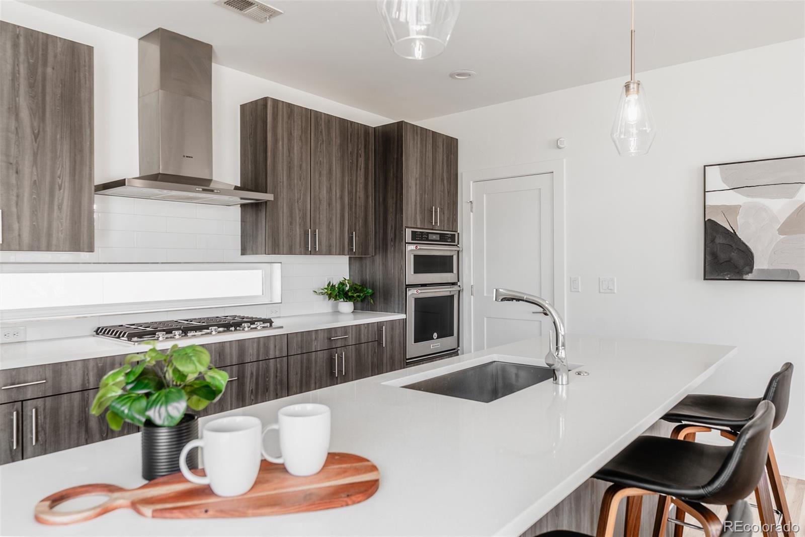 MLS Image #4 for 2061 n york street,denver, Colorado