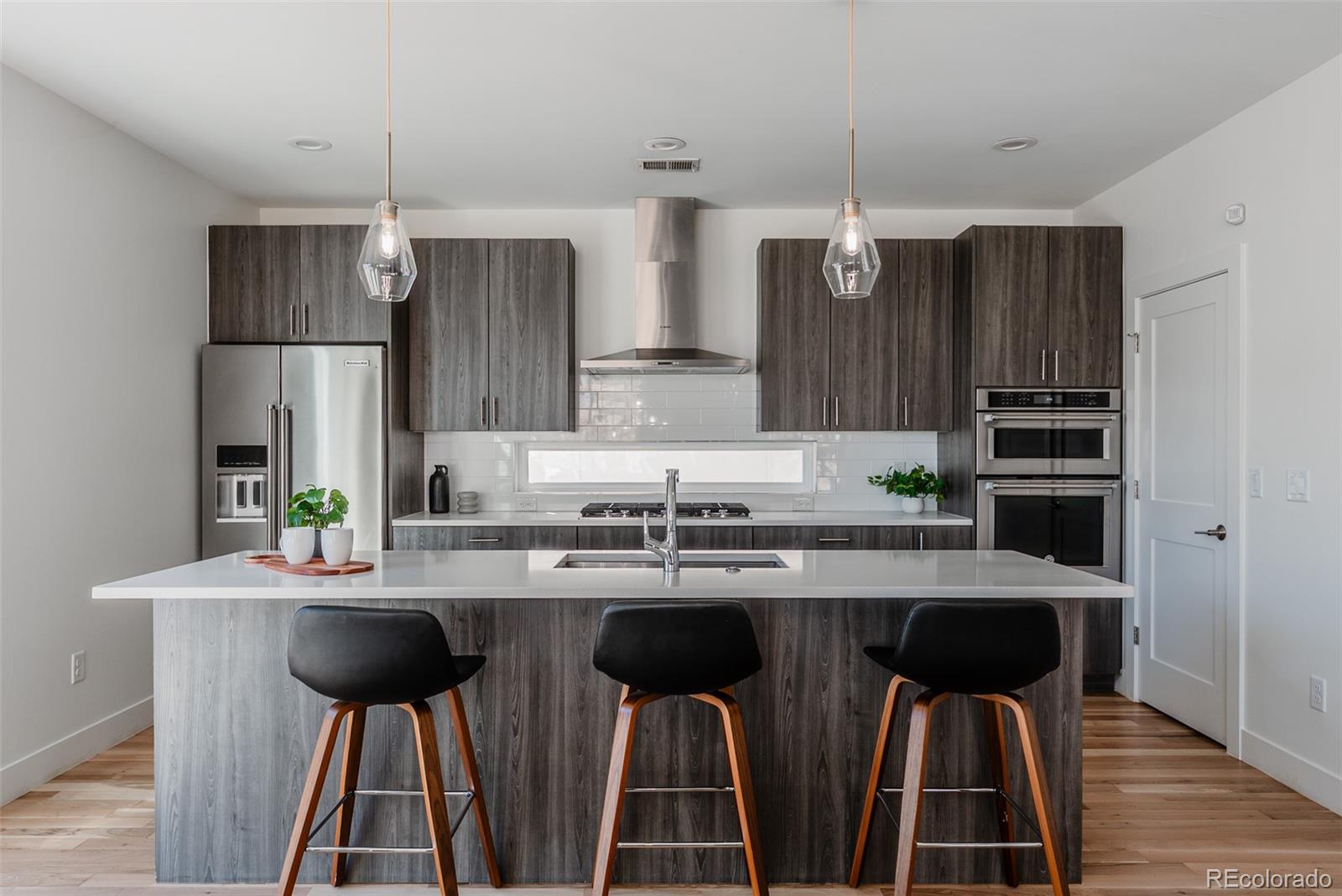 MLS Image #6 for 2061 n york street,denver, Colorado