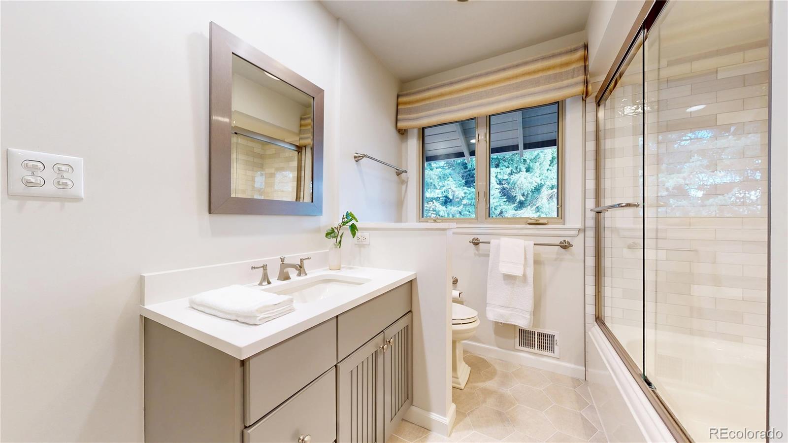 MLS Image #33 for 2901 e floyd drive,denver, Colorado